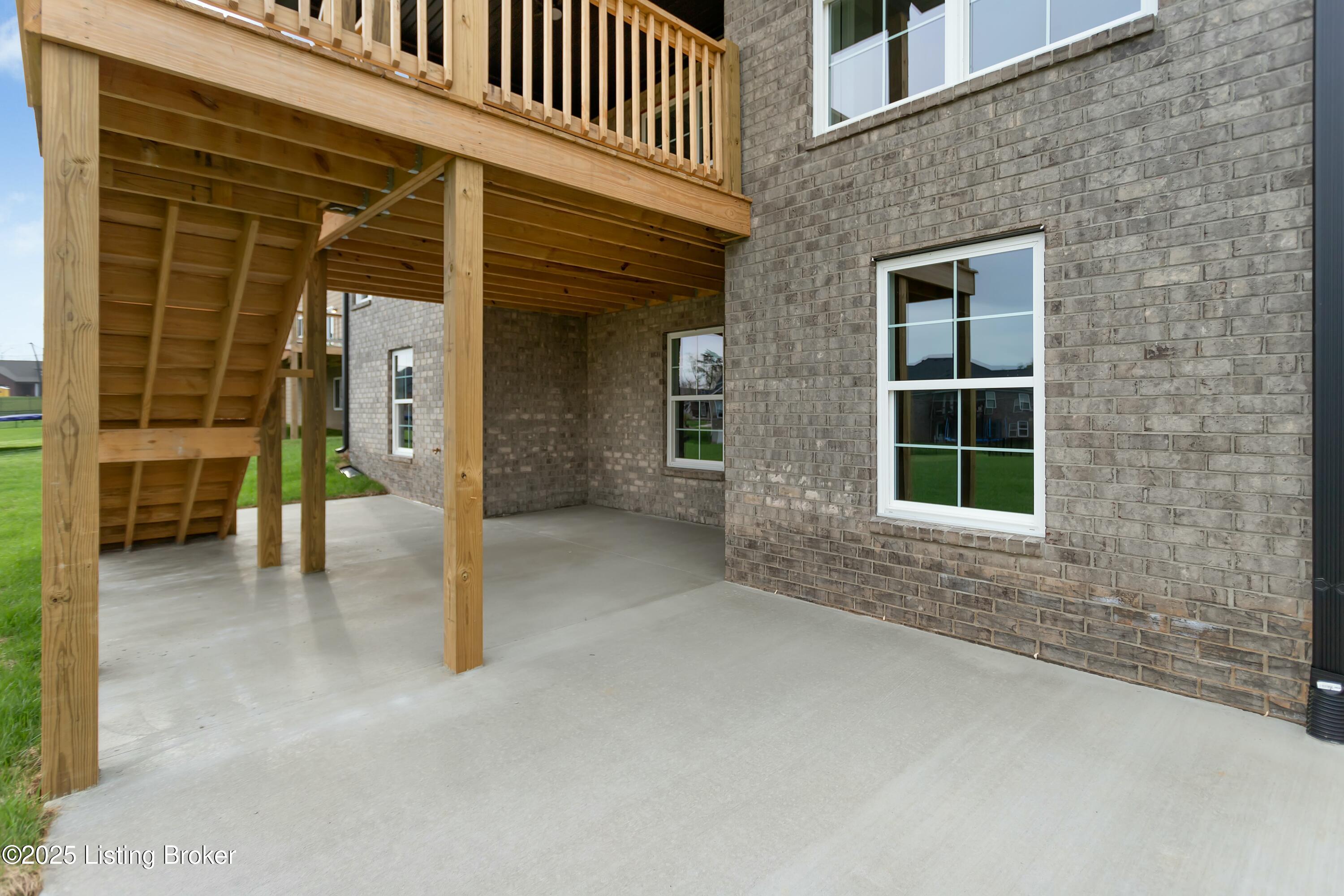 382 Williamsburg Dr