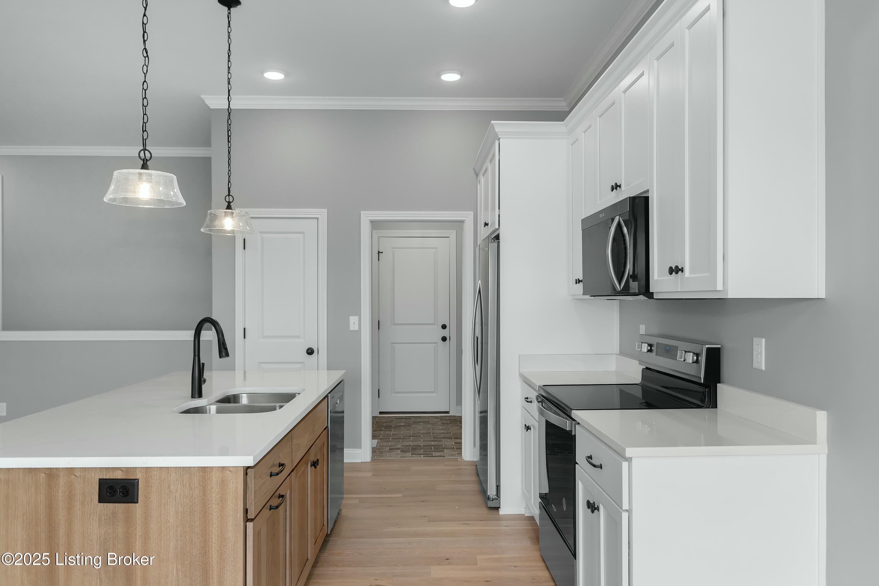 382 Williamsburg Dr