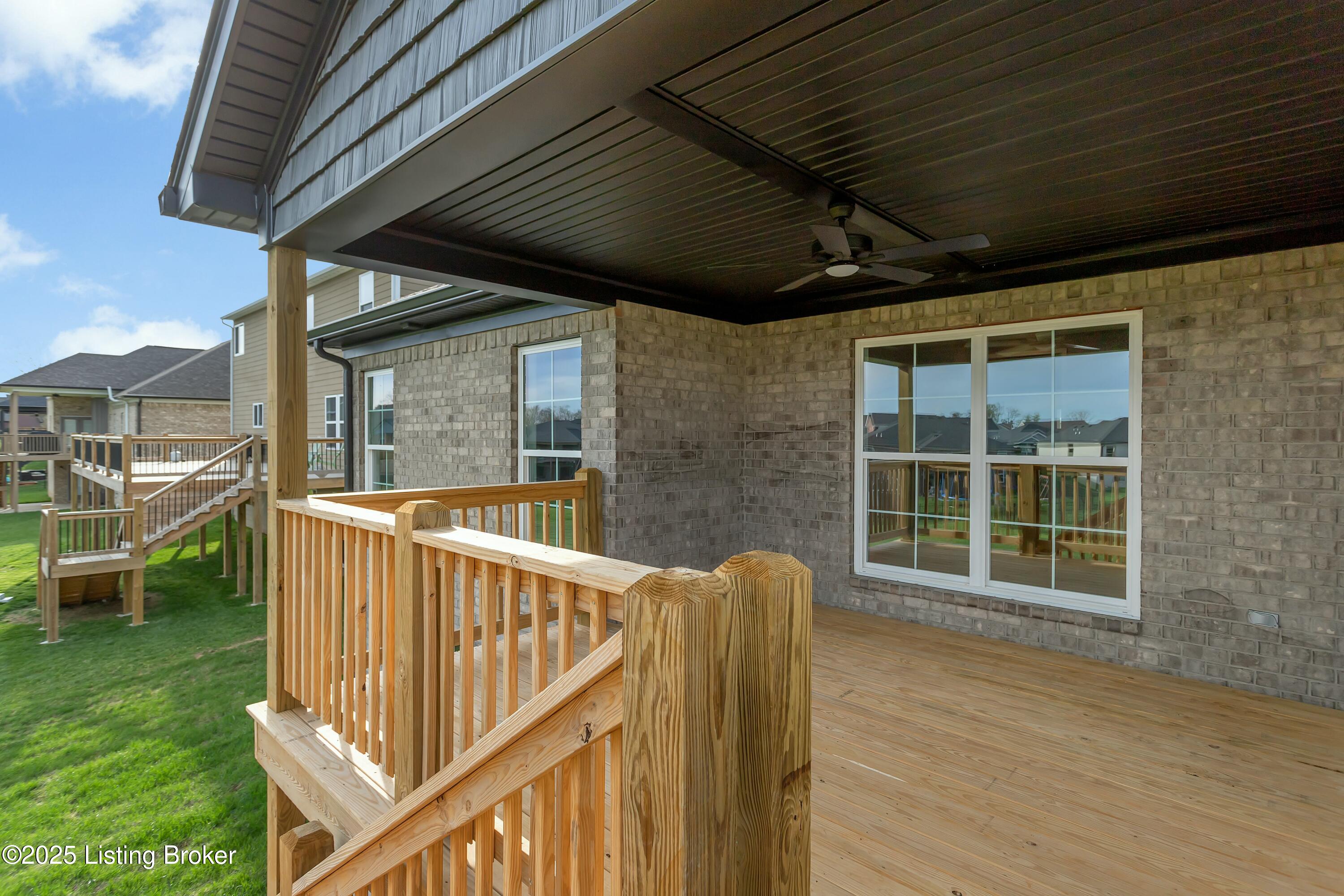 382 Williamsburg Dr