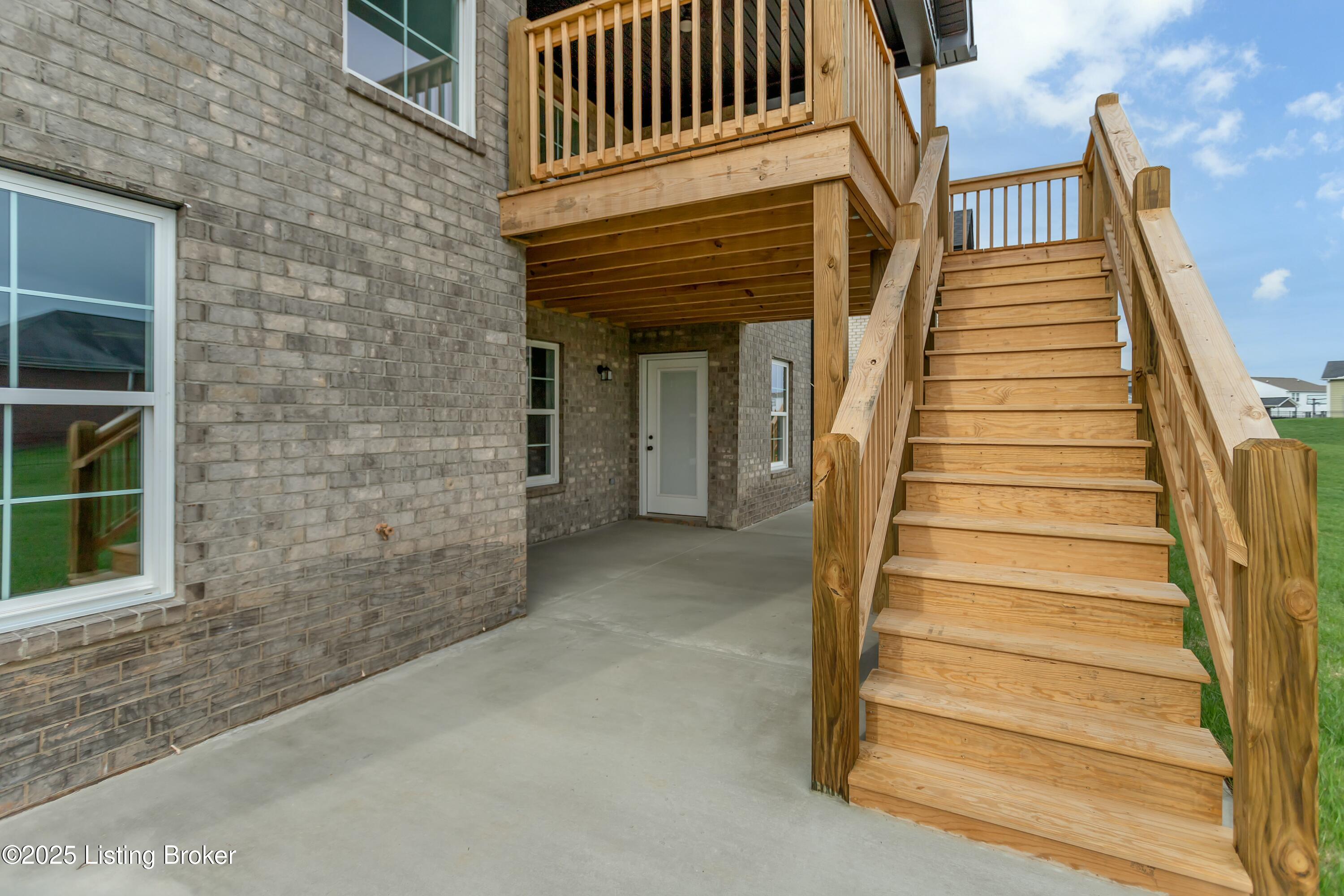 382 Williamsburg Dr