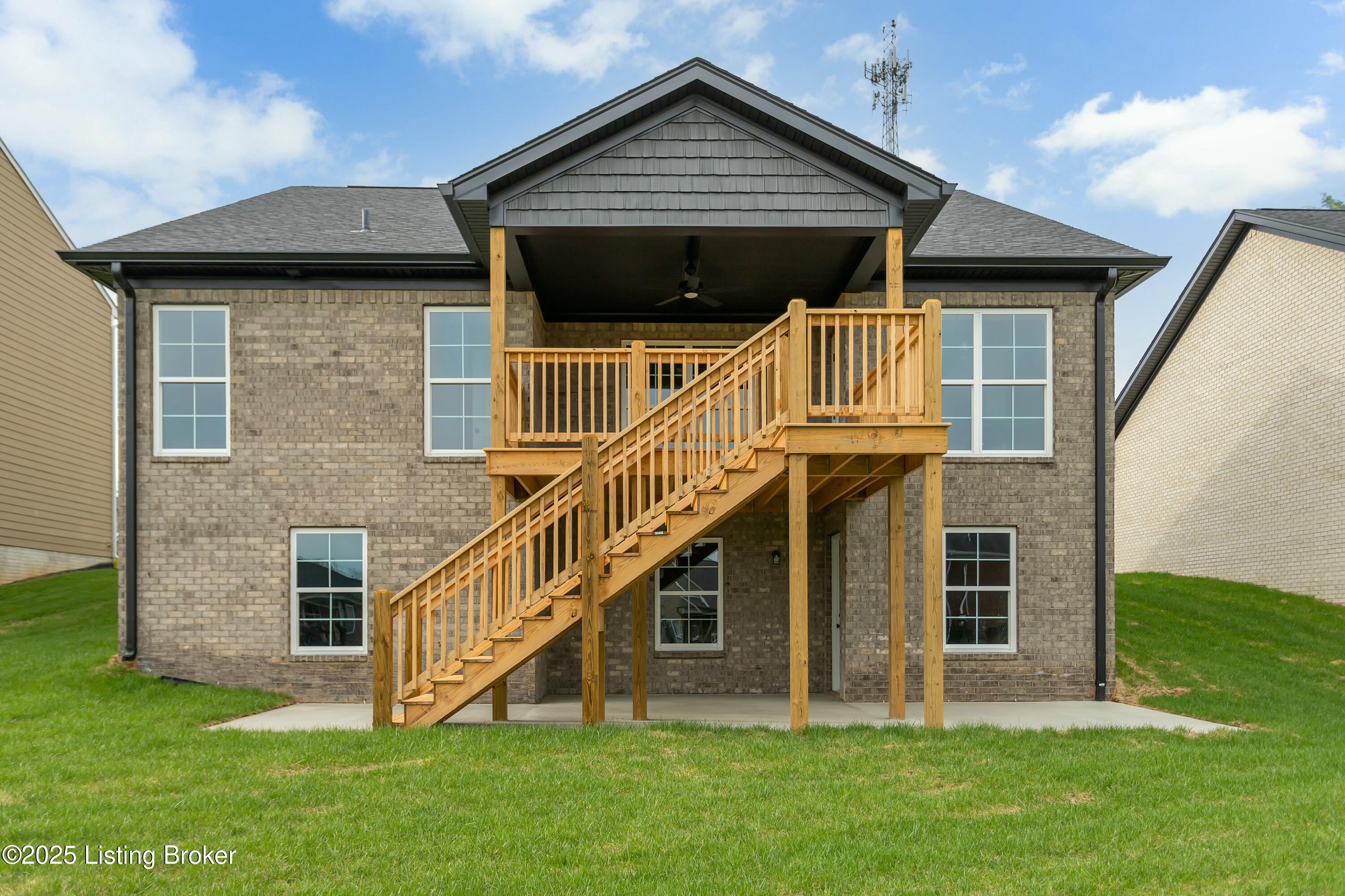 382 Williamsburg Dr