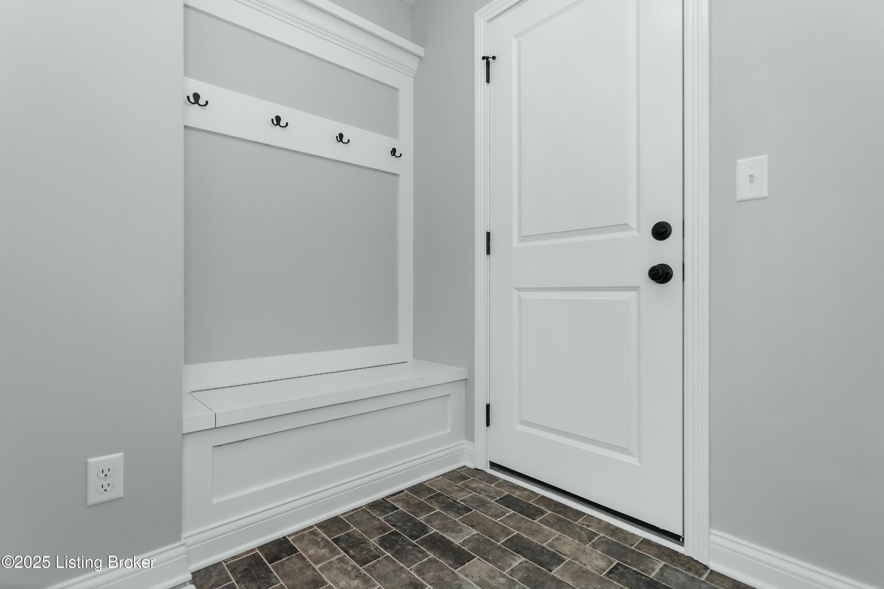 382 Williamsburg Dr
