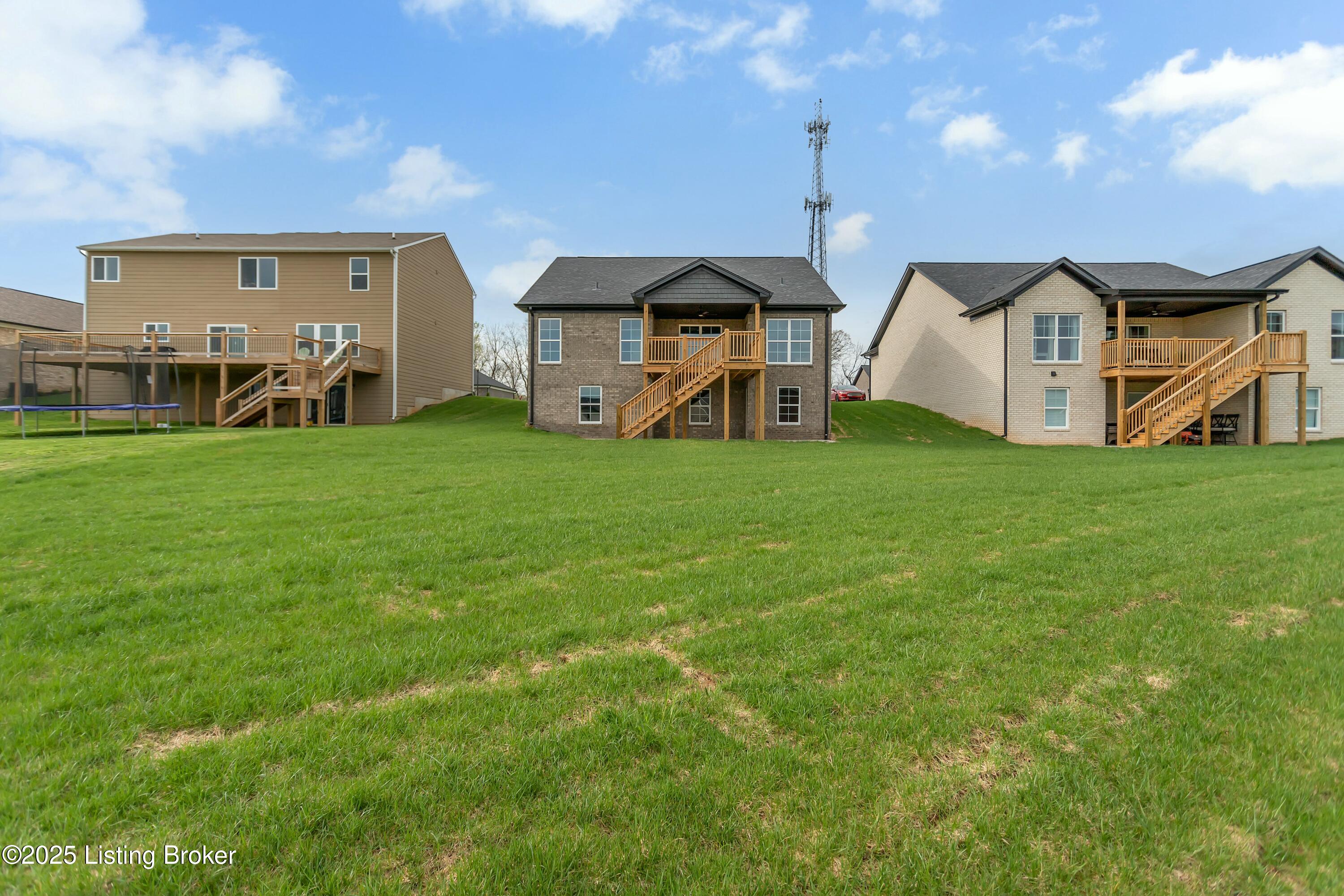 382 Williamsburg Dr