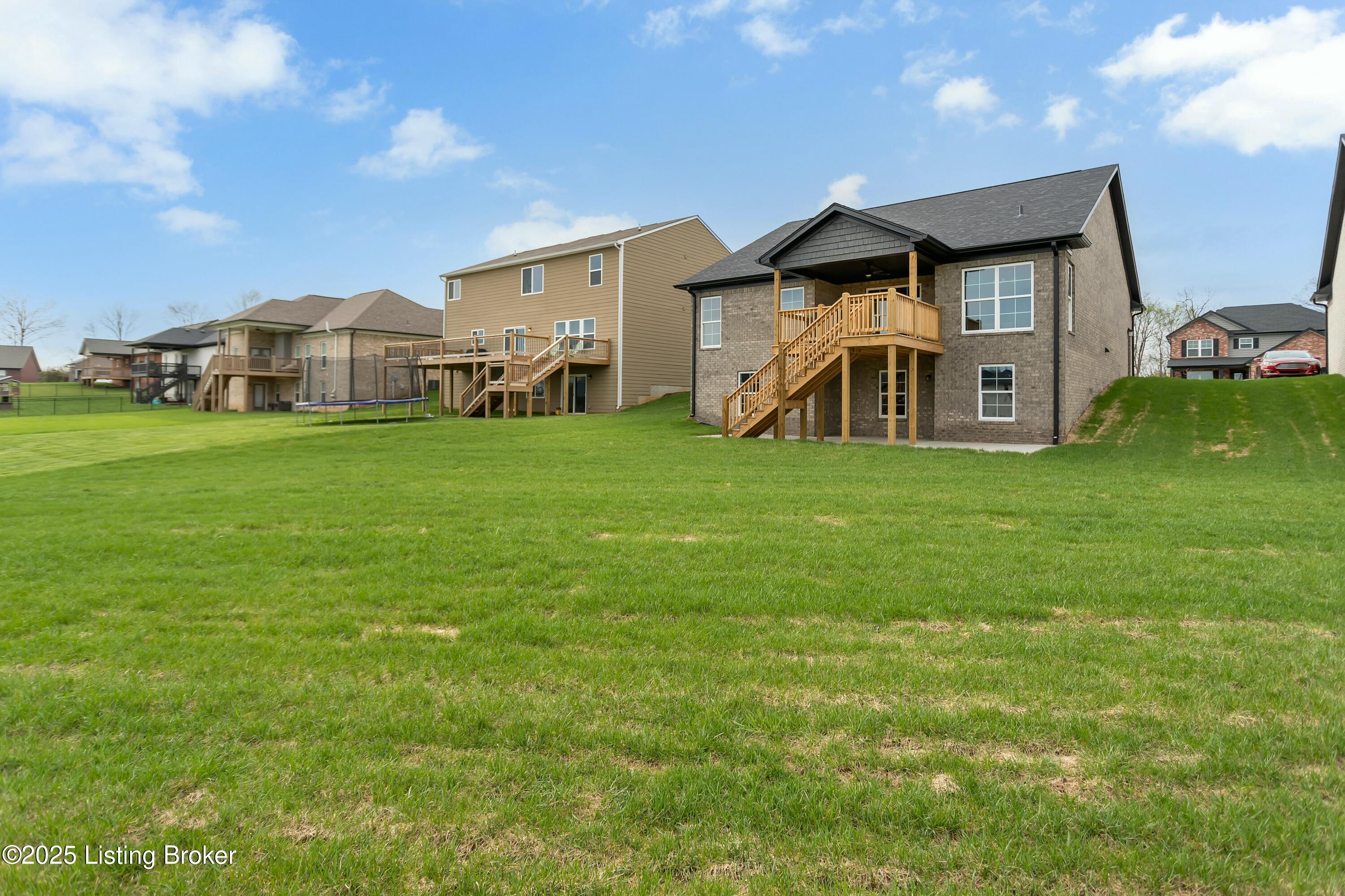 382 Williamsburg Dr