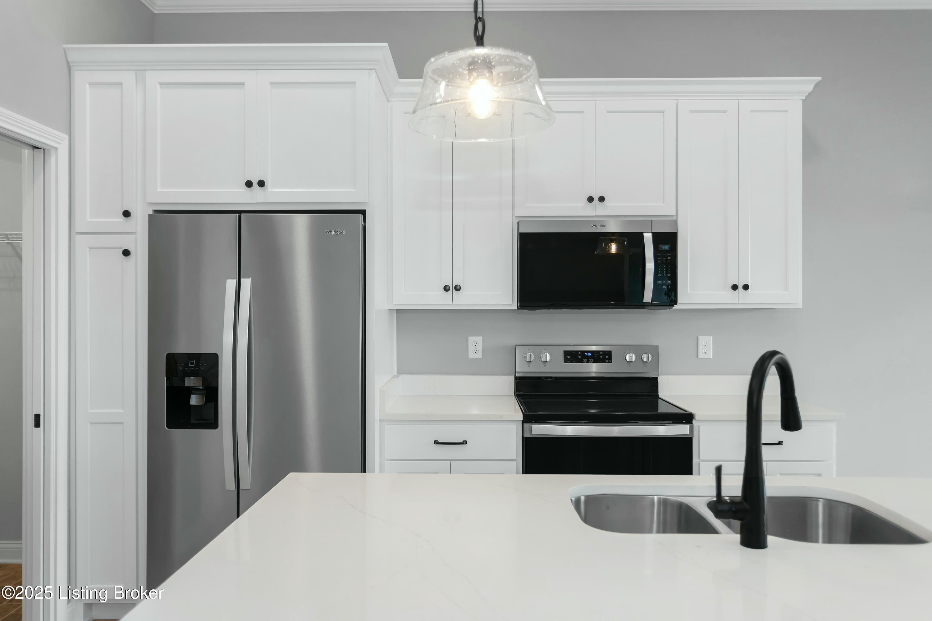 382 Williamsburg Dr