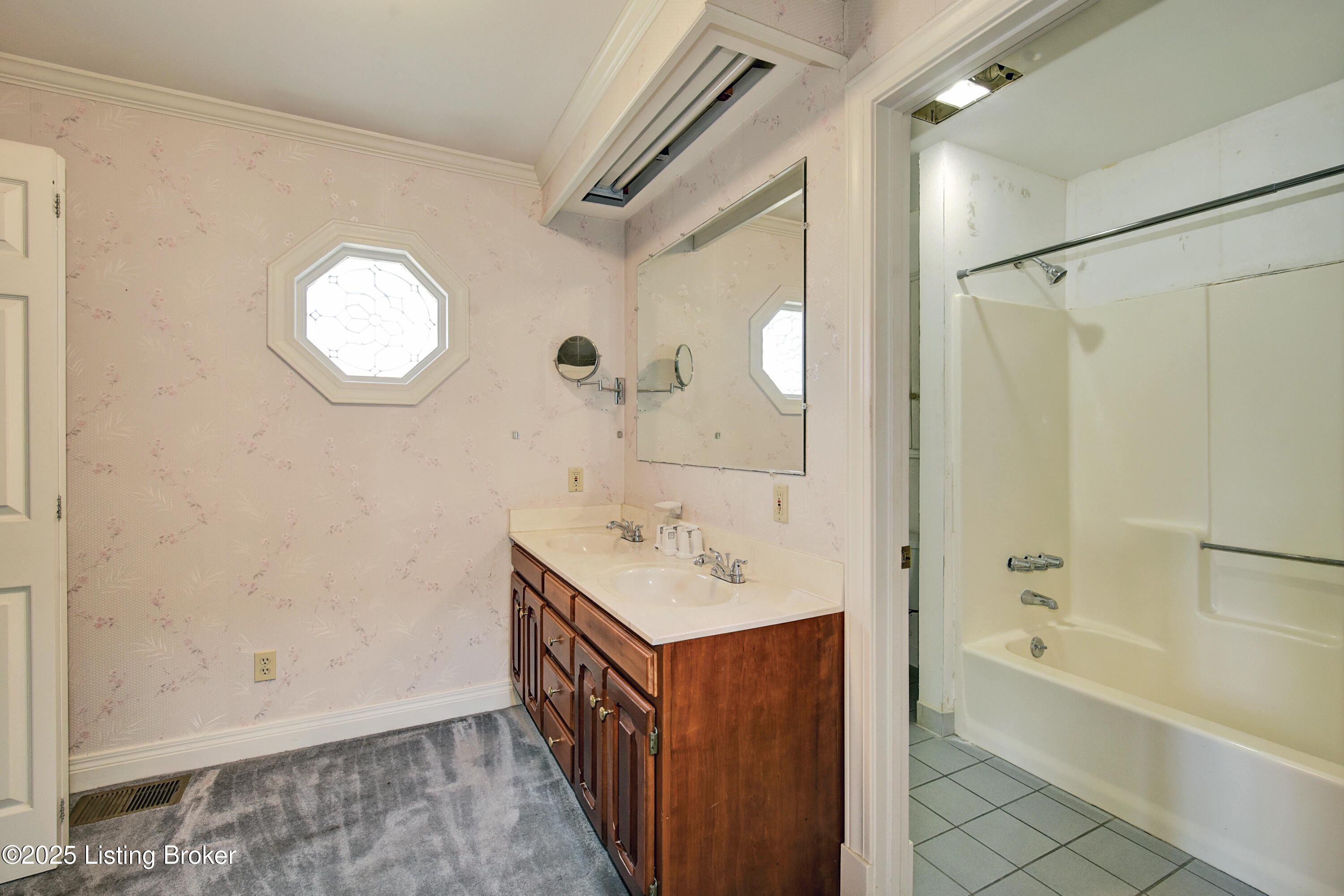9612 Watterson Trail