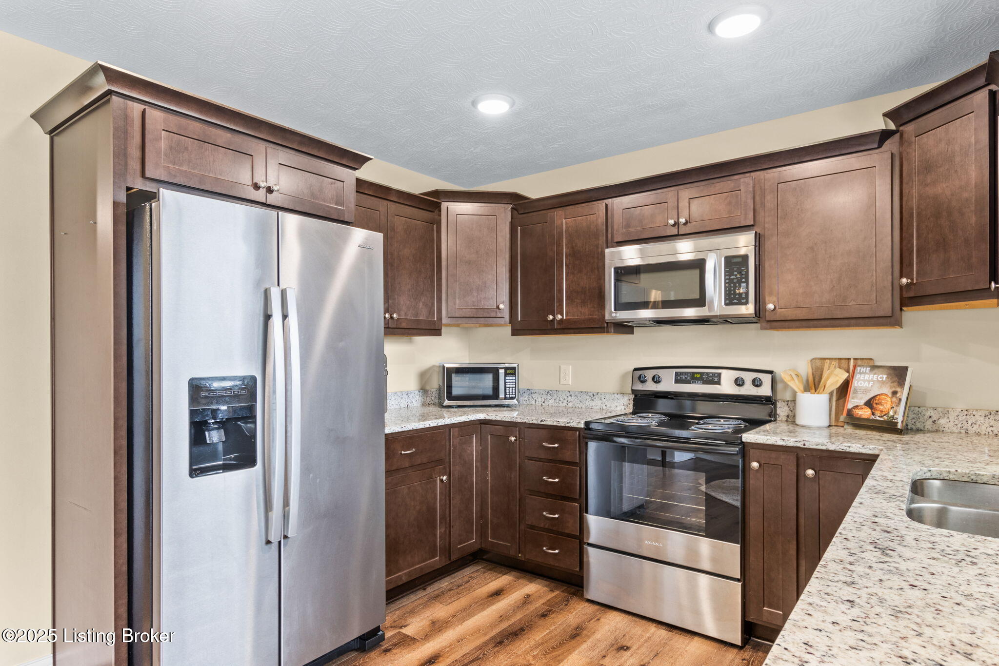 105 Aiden Ln