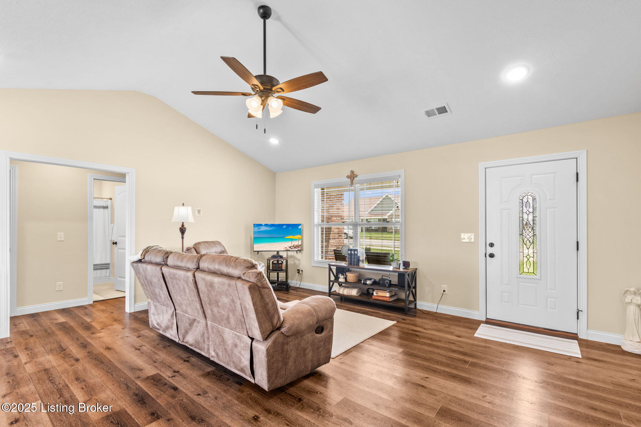 105 Aiden Ln