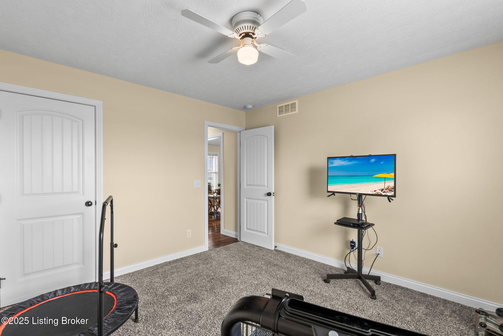 105 Aiden Ln