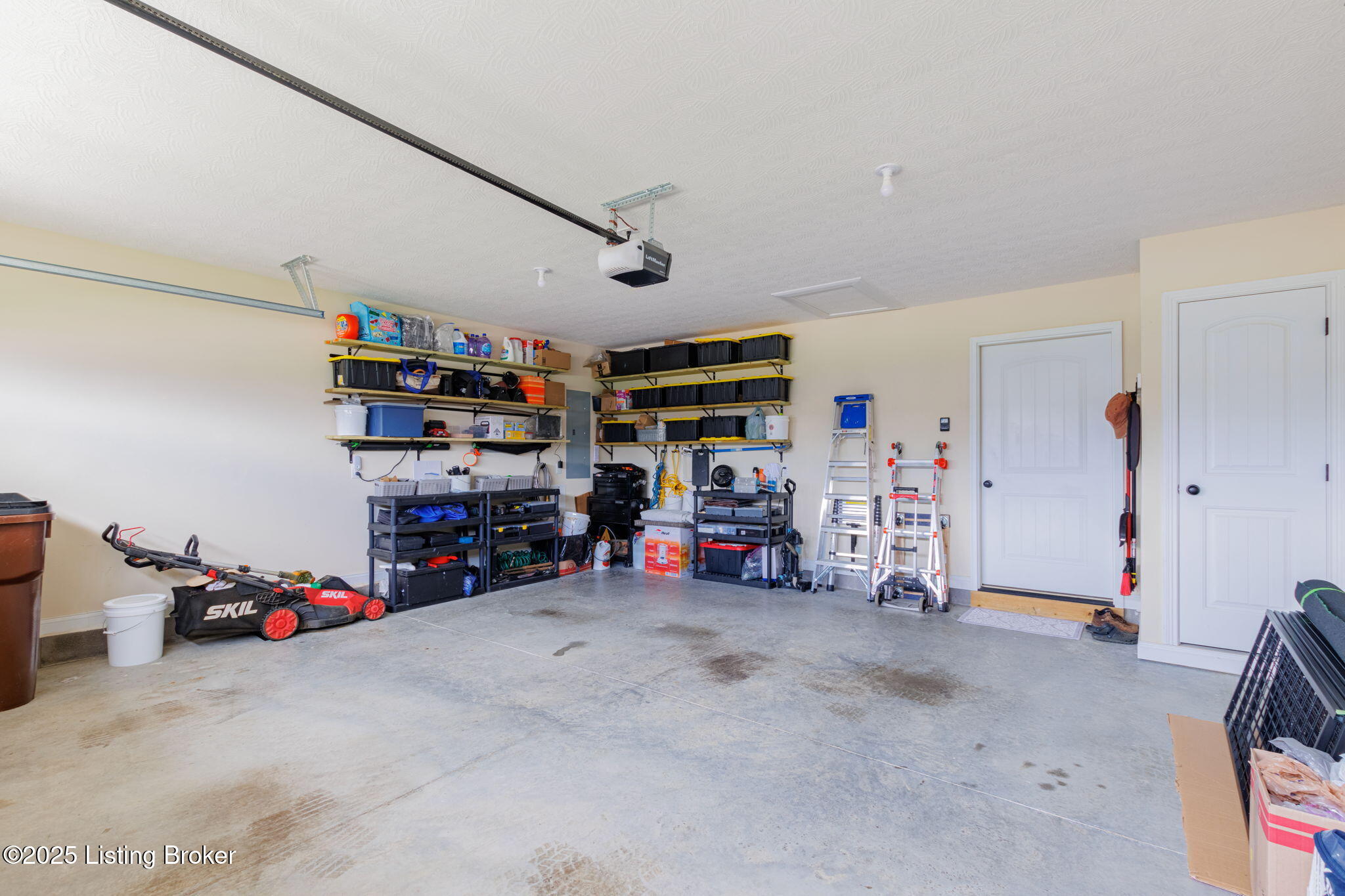 105 Aiden Ln