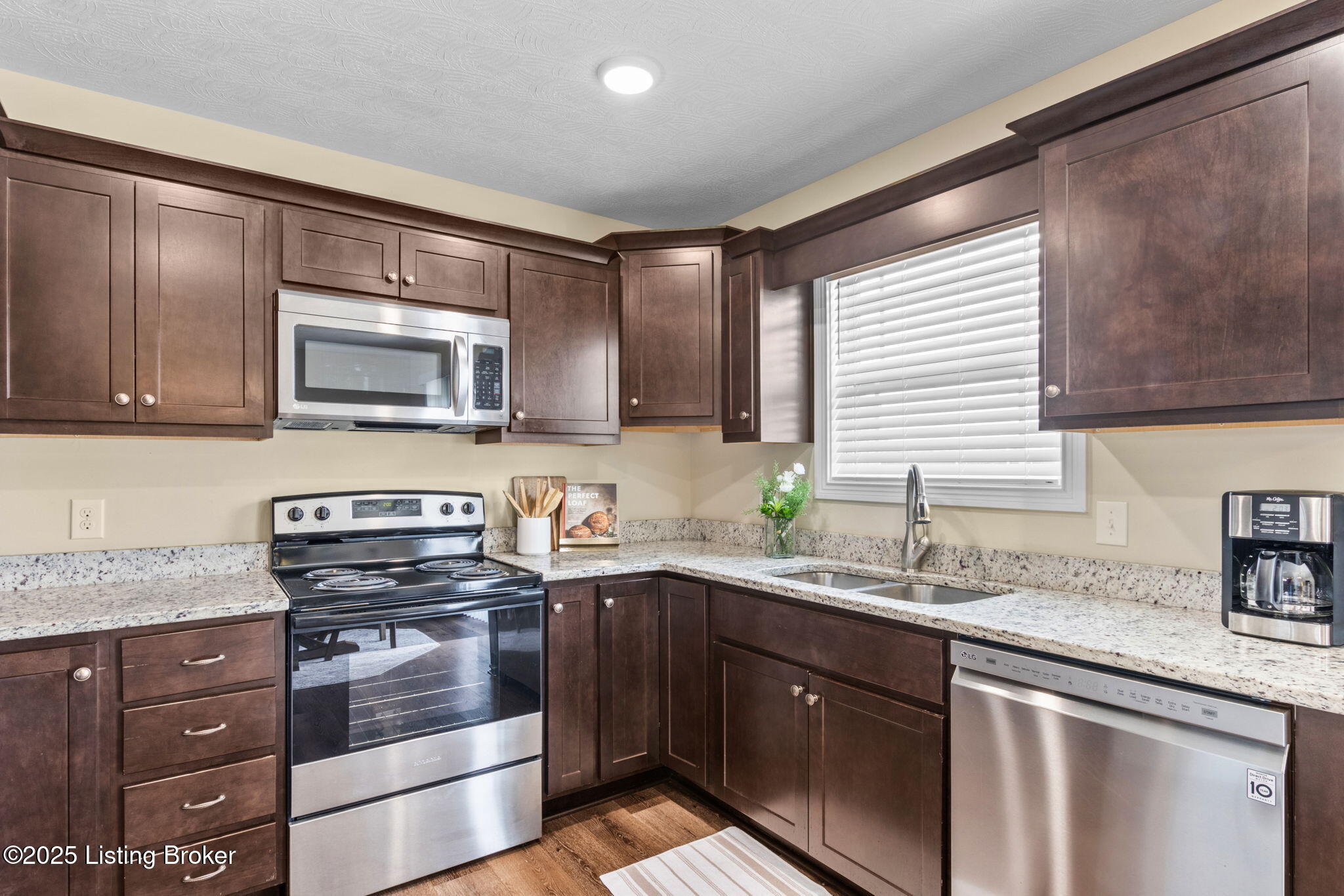 105 Aiden Ln