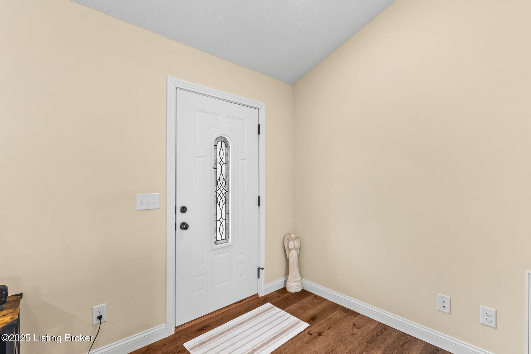 105 Aiden Ln