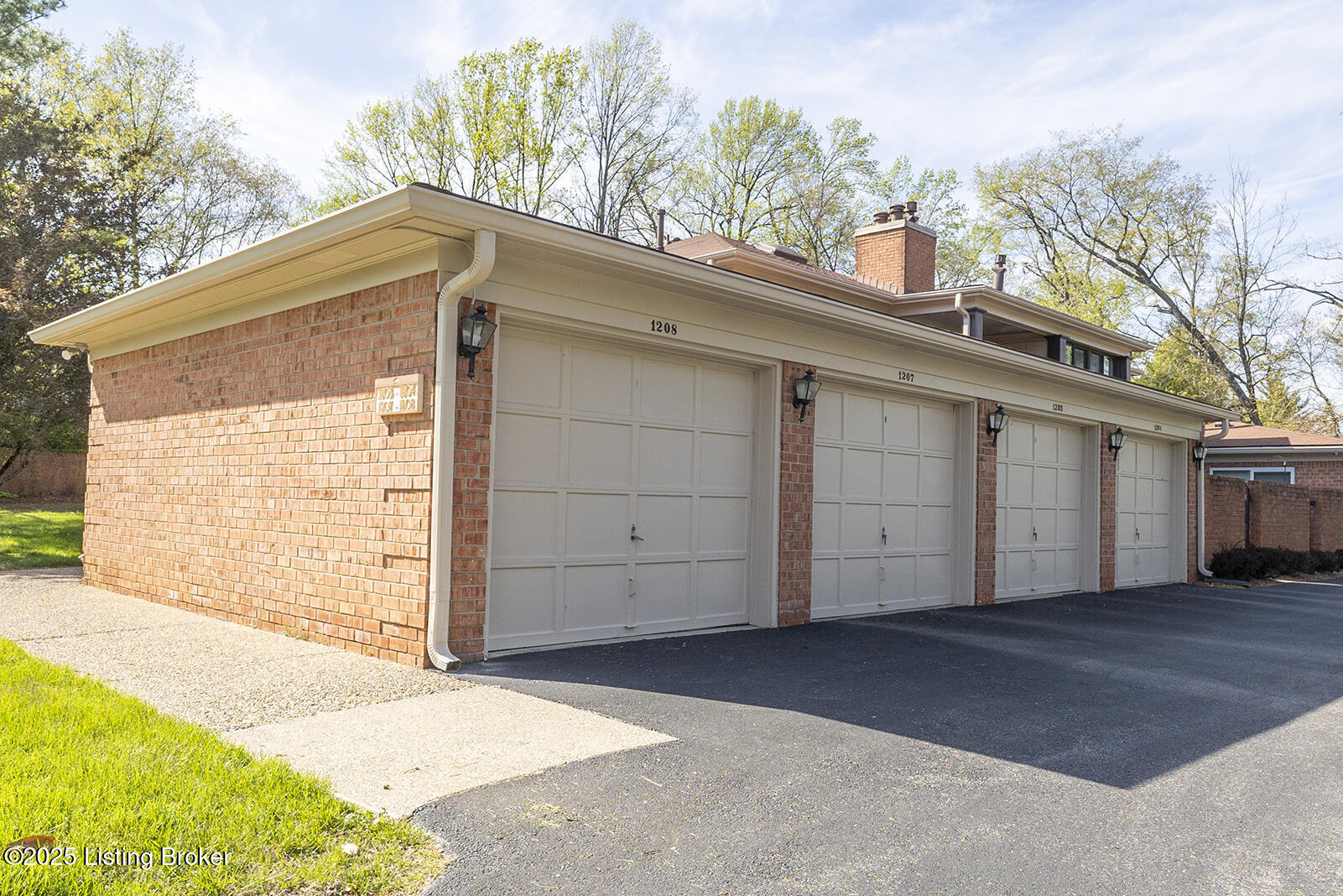 1208 Forest Park Rd