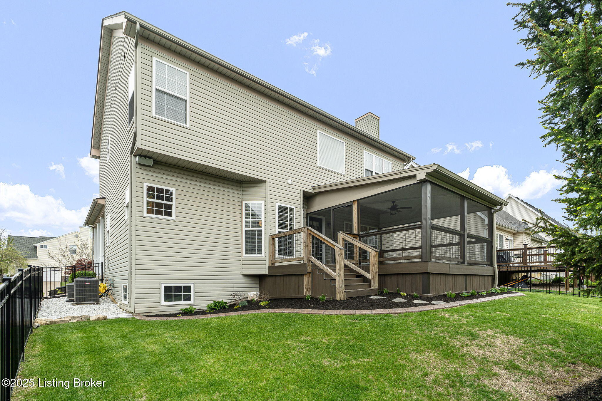 6027 Sweetbay Dr