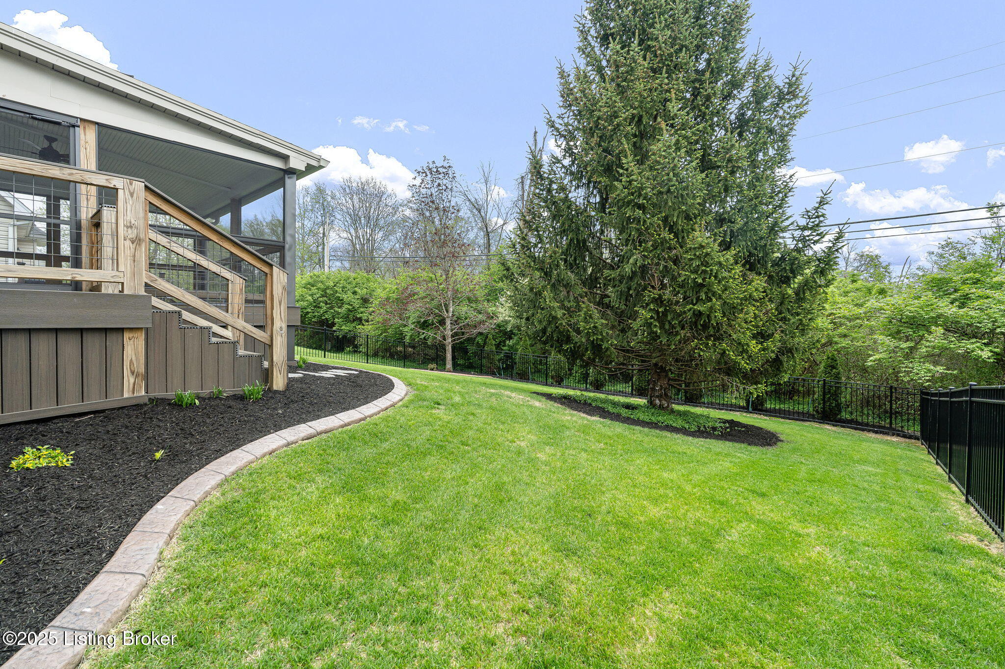 6027 Sweetbay Dr