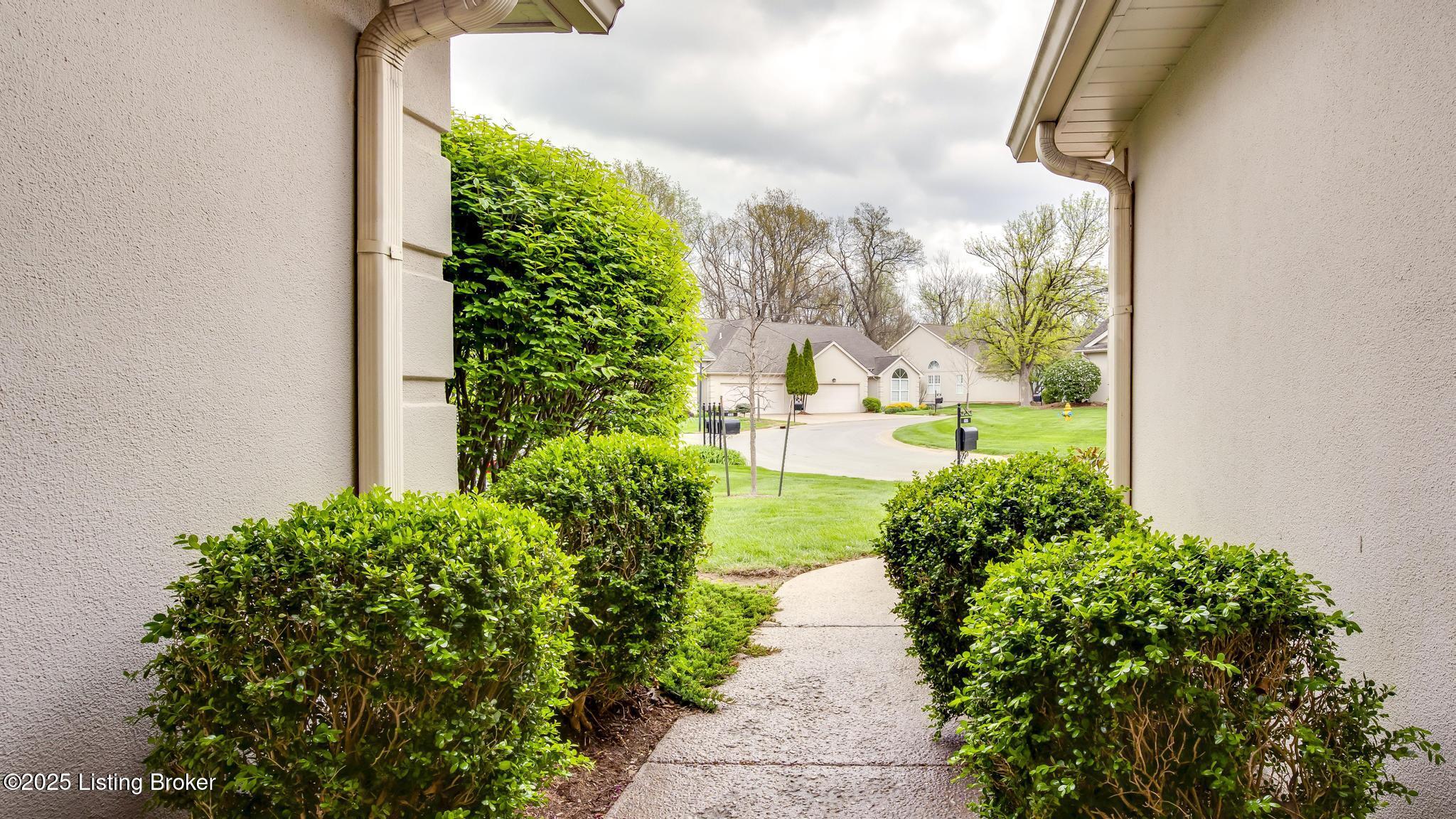 525 Village Lake Dr