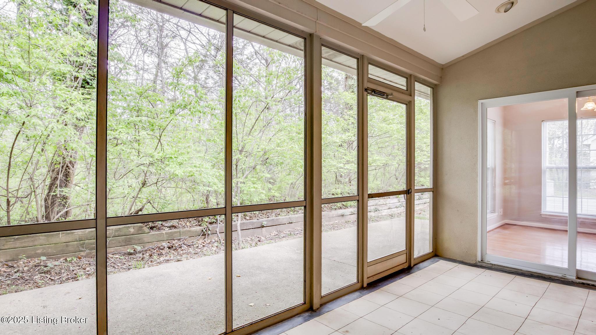 525 Village Lake Dr