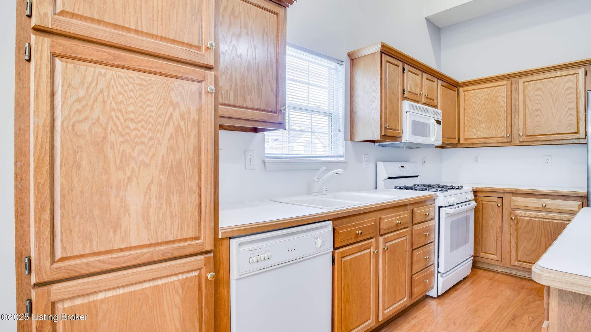 525 Village Lake Dr