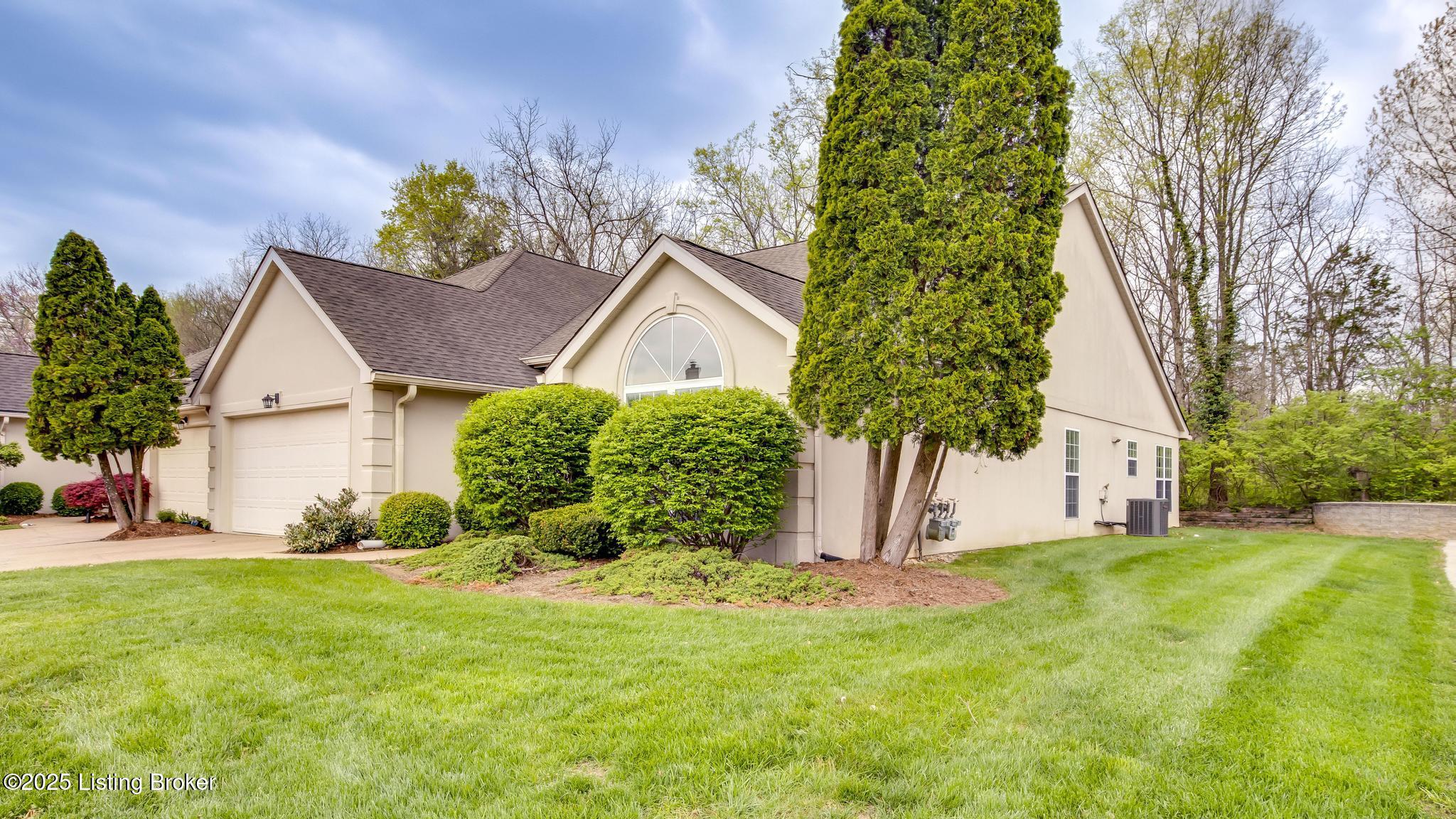 525 Village Lake Dr