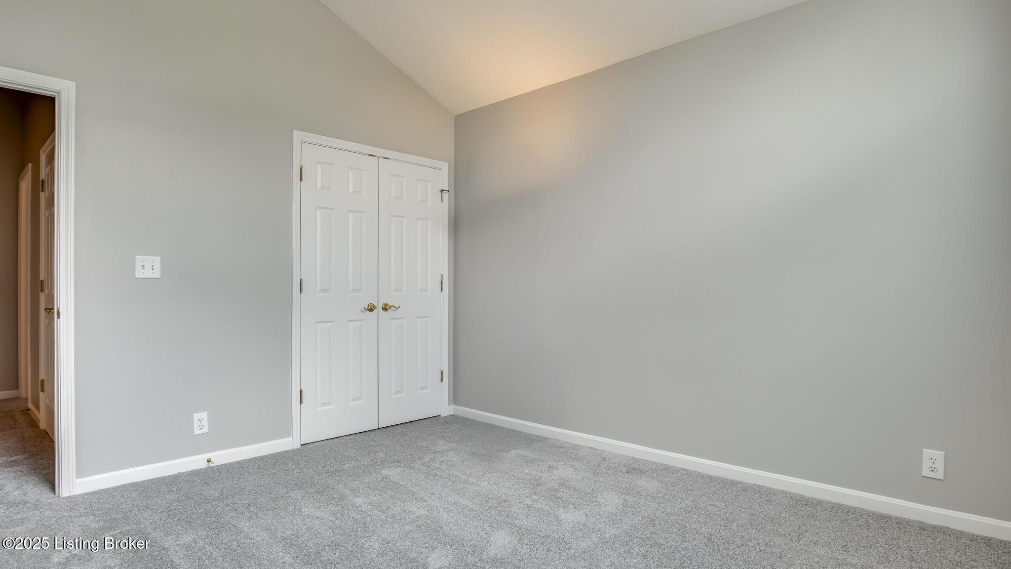 525 Village Lake Dr