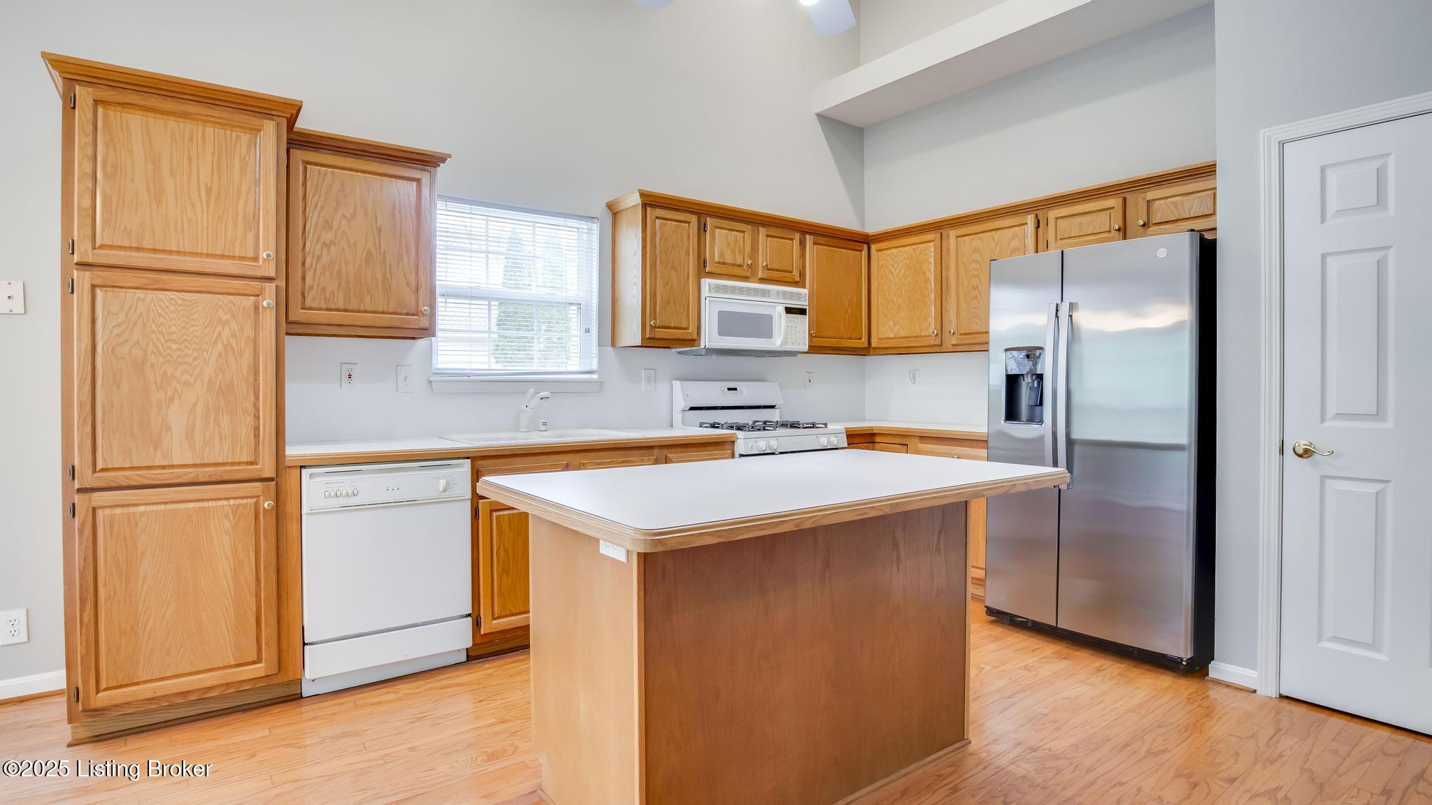 525 Village Lake Dr