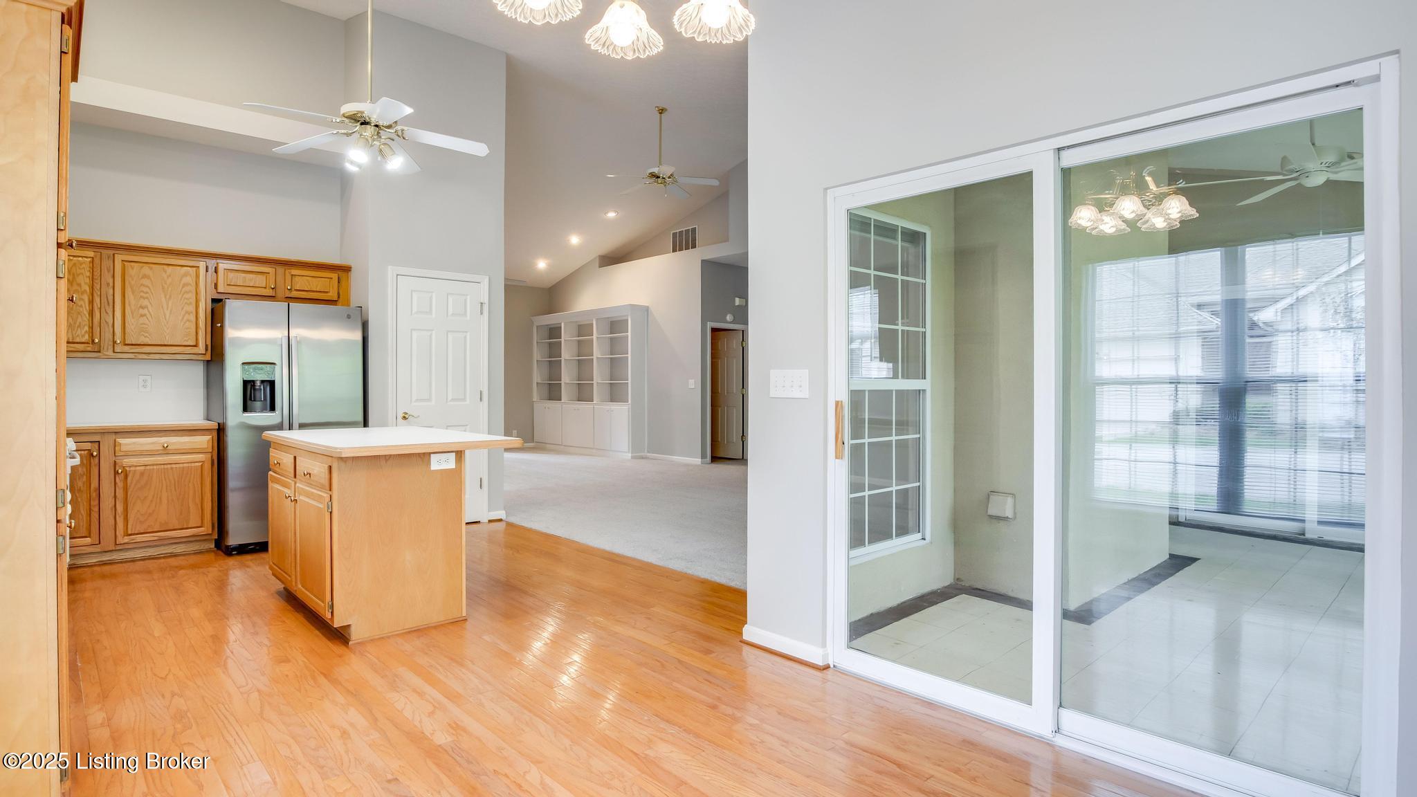 525 Village Lake Dr