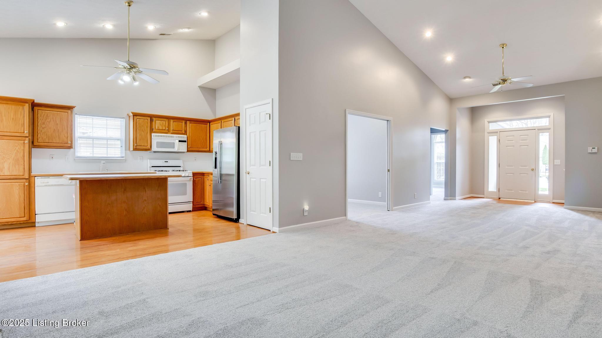 525 Village Lake Dr