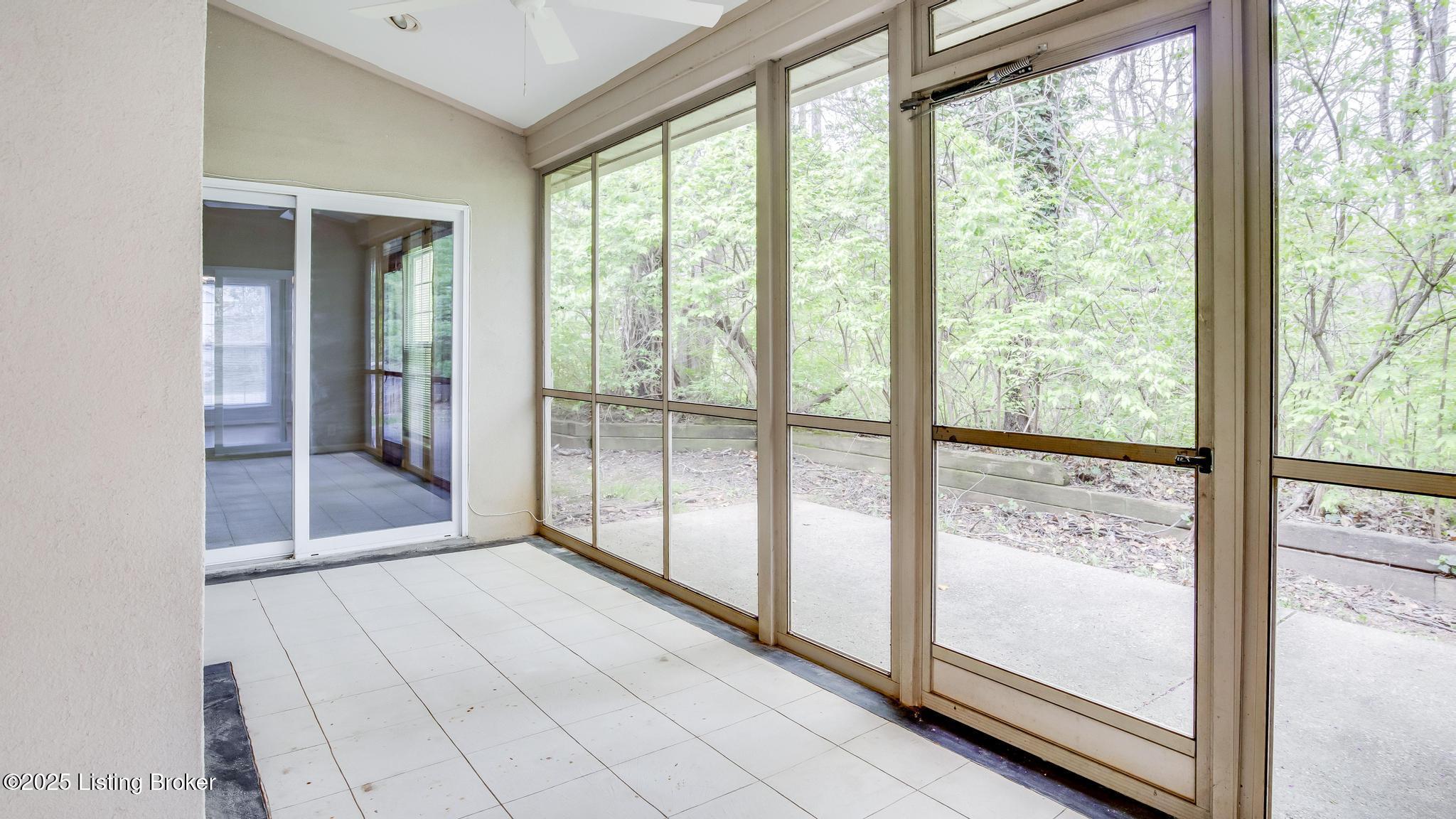 525 Village Lake Dr