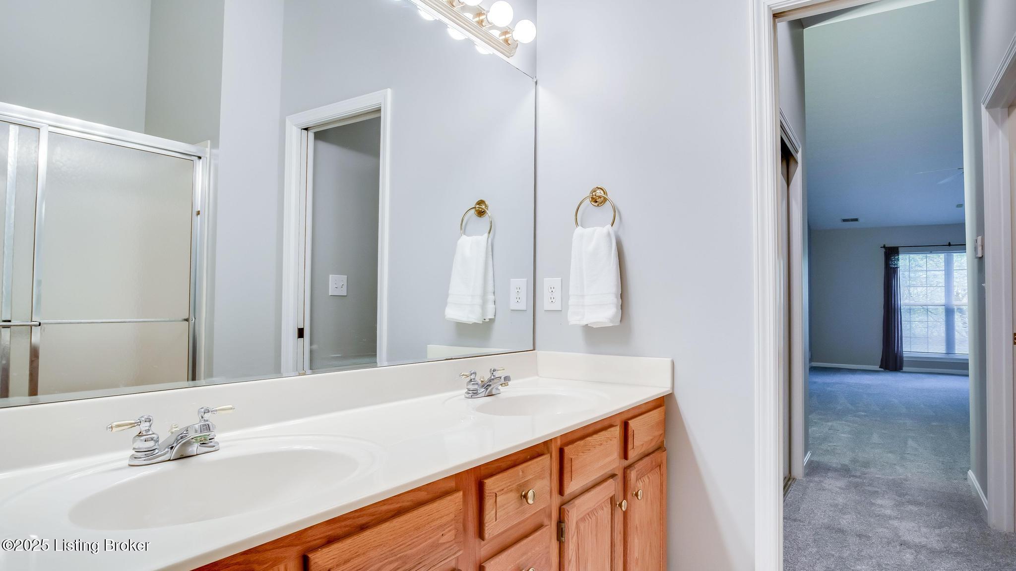 525 Village Lake Dr