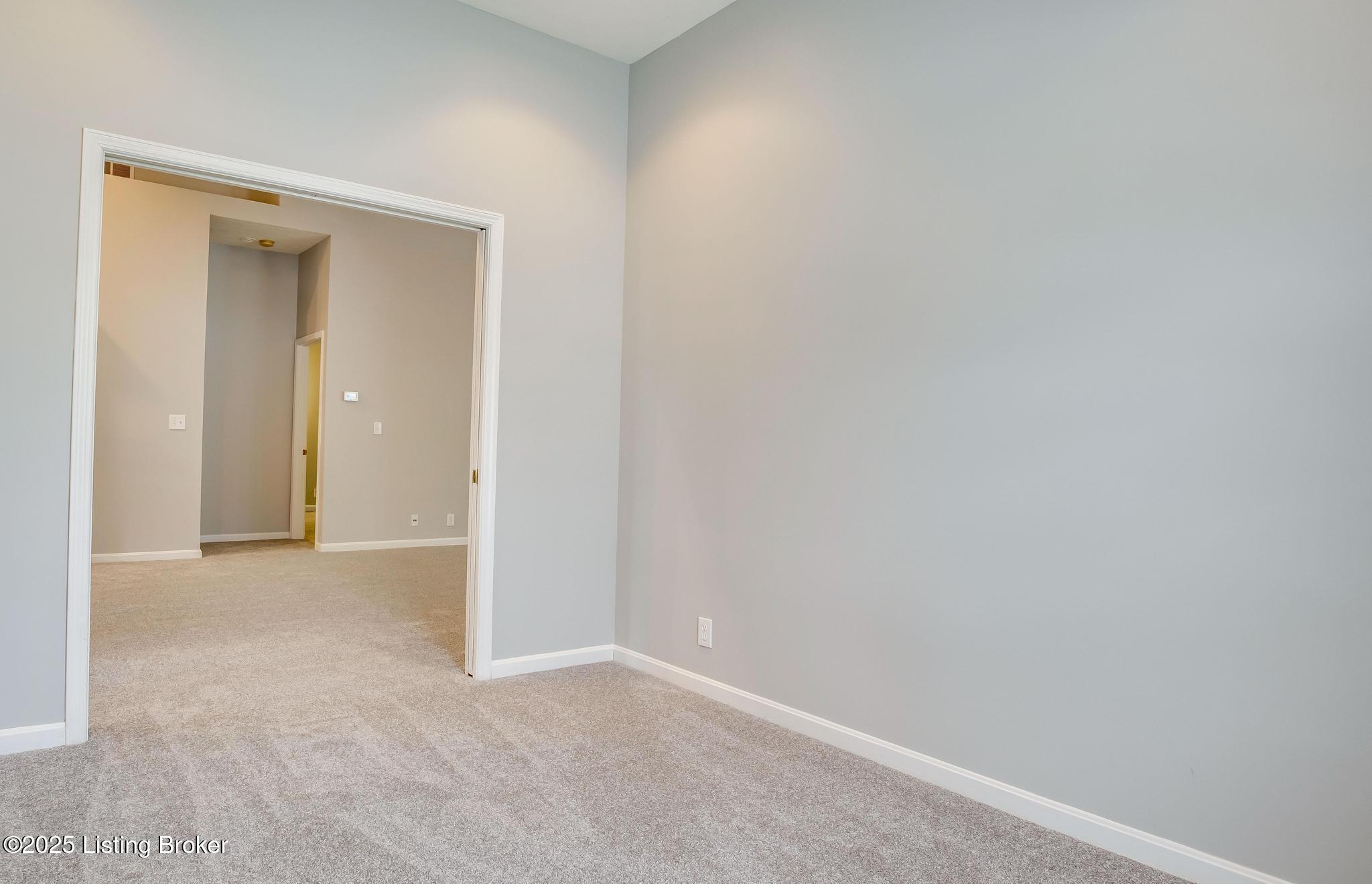 525 Village Lake Dr