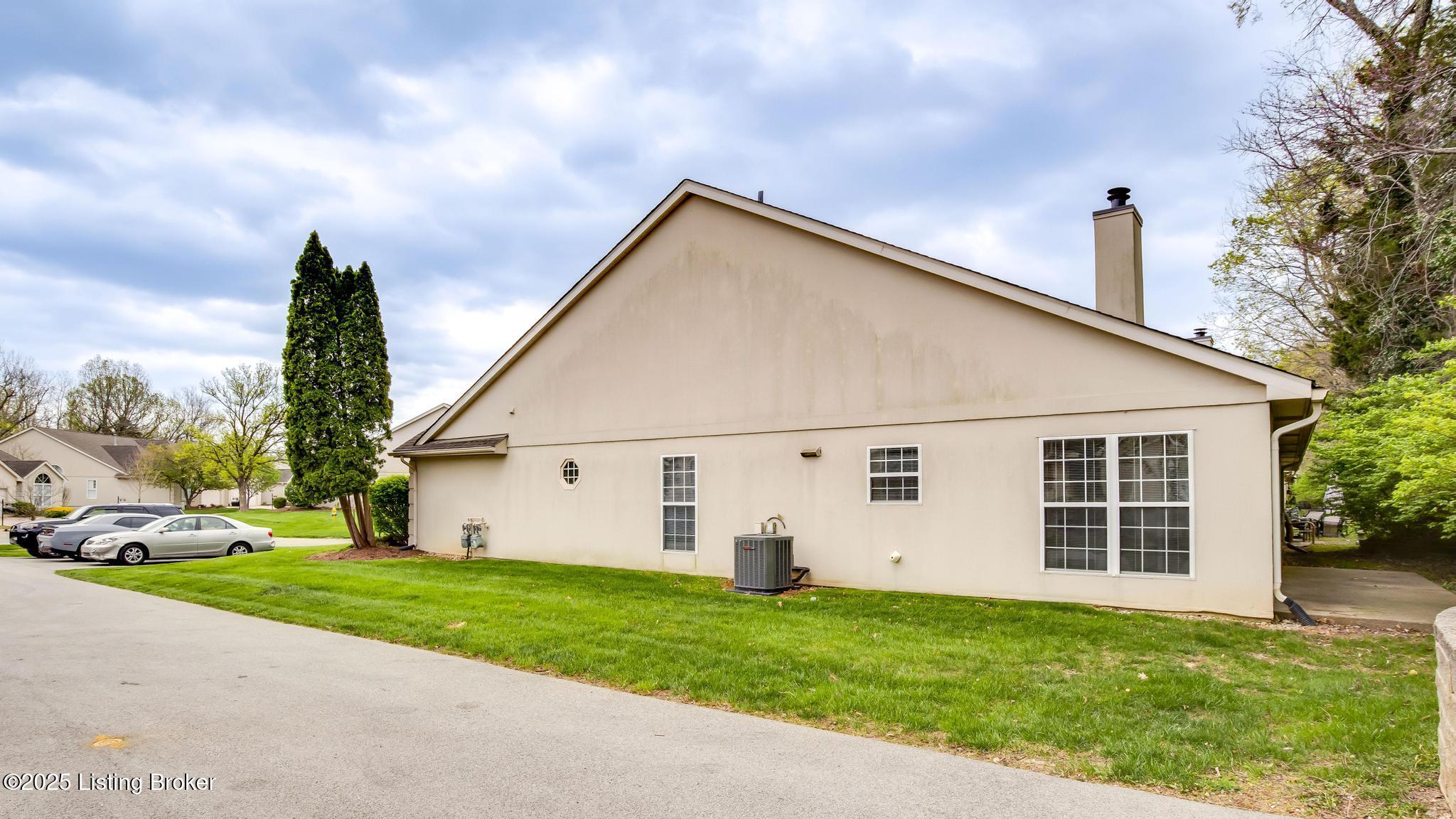 525 Village Lake Dr