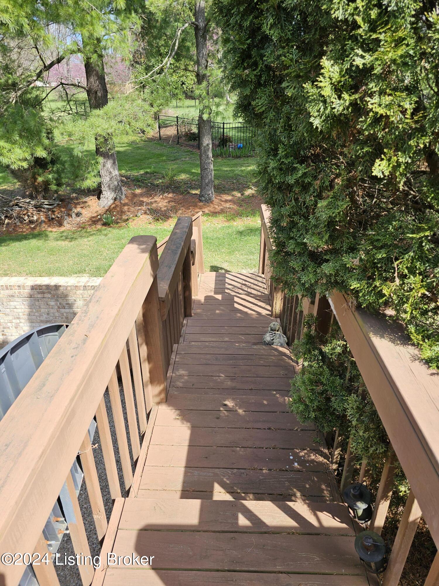 5 Autumn Hill Ct