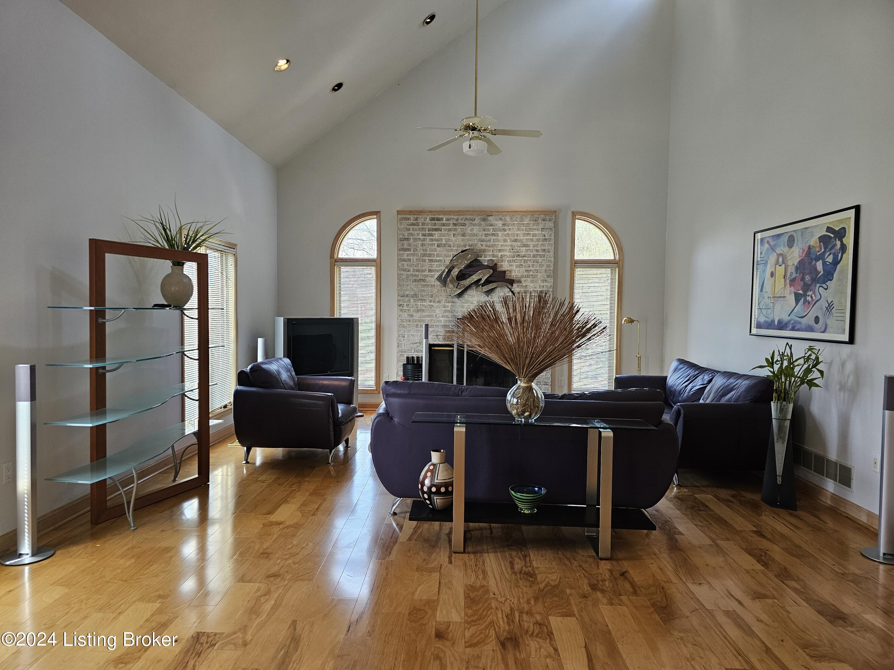 5 Autumn Hill Ct