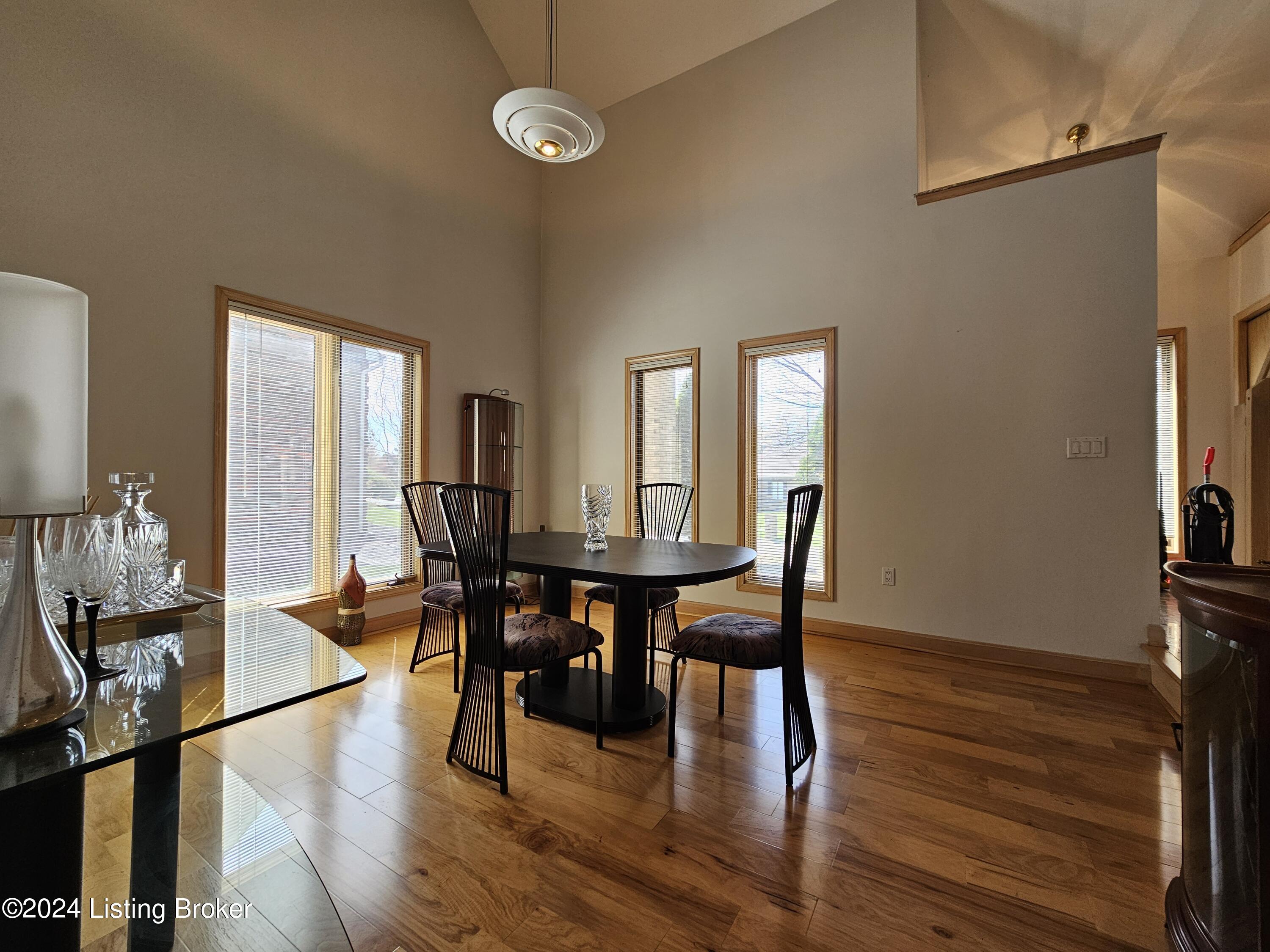 5 Autumn Hill Ct