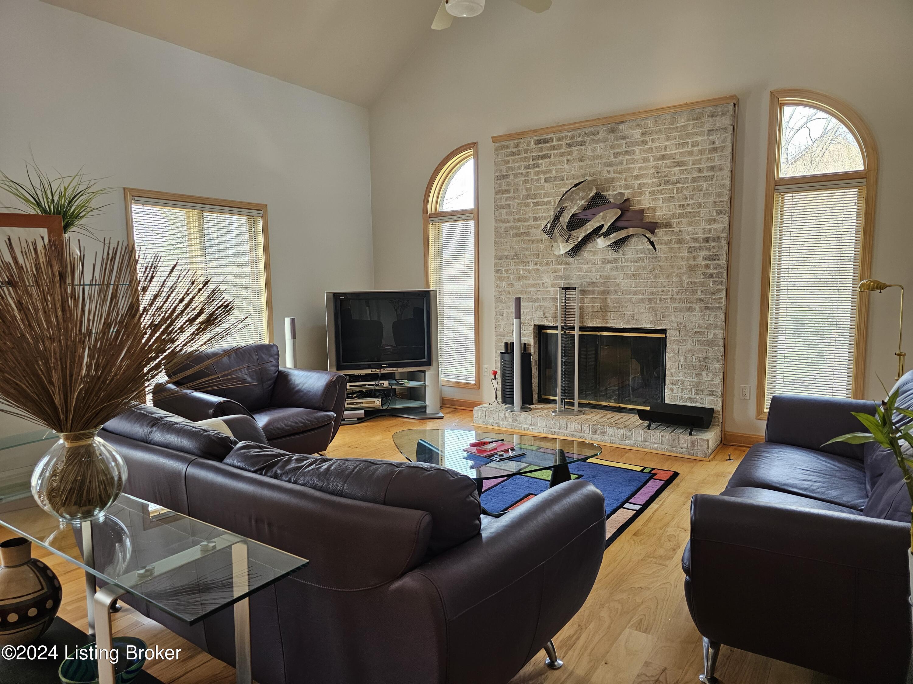 5 Autumn Hill Ct