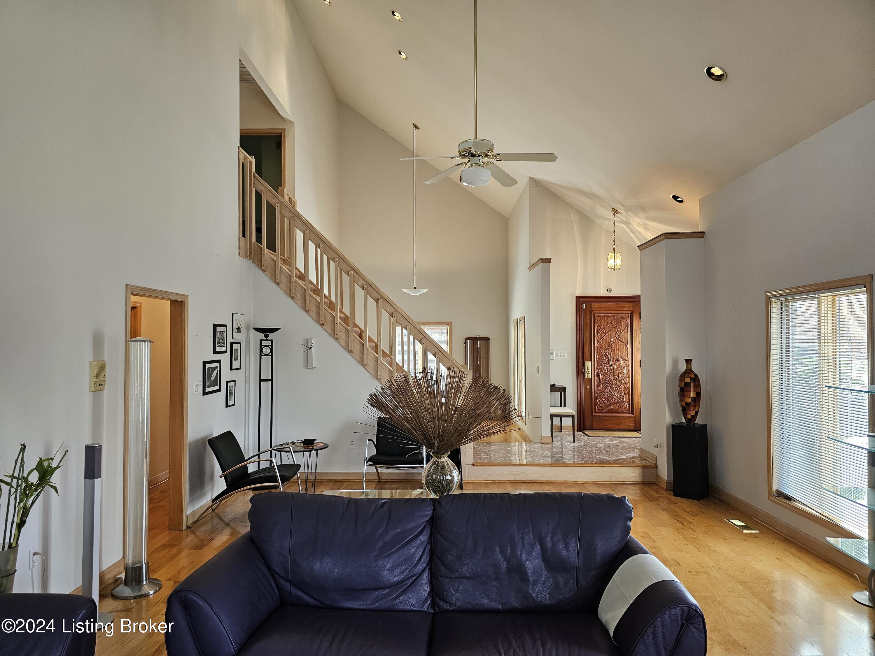 5 Autumn Hill Ct