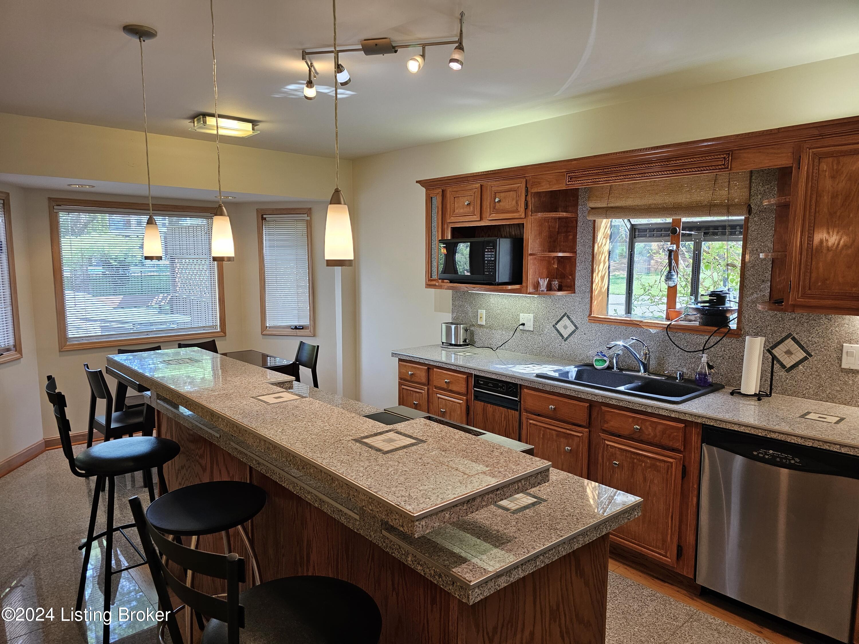 5 Autumn Hill Ct