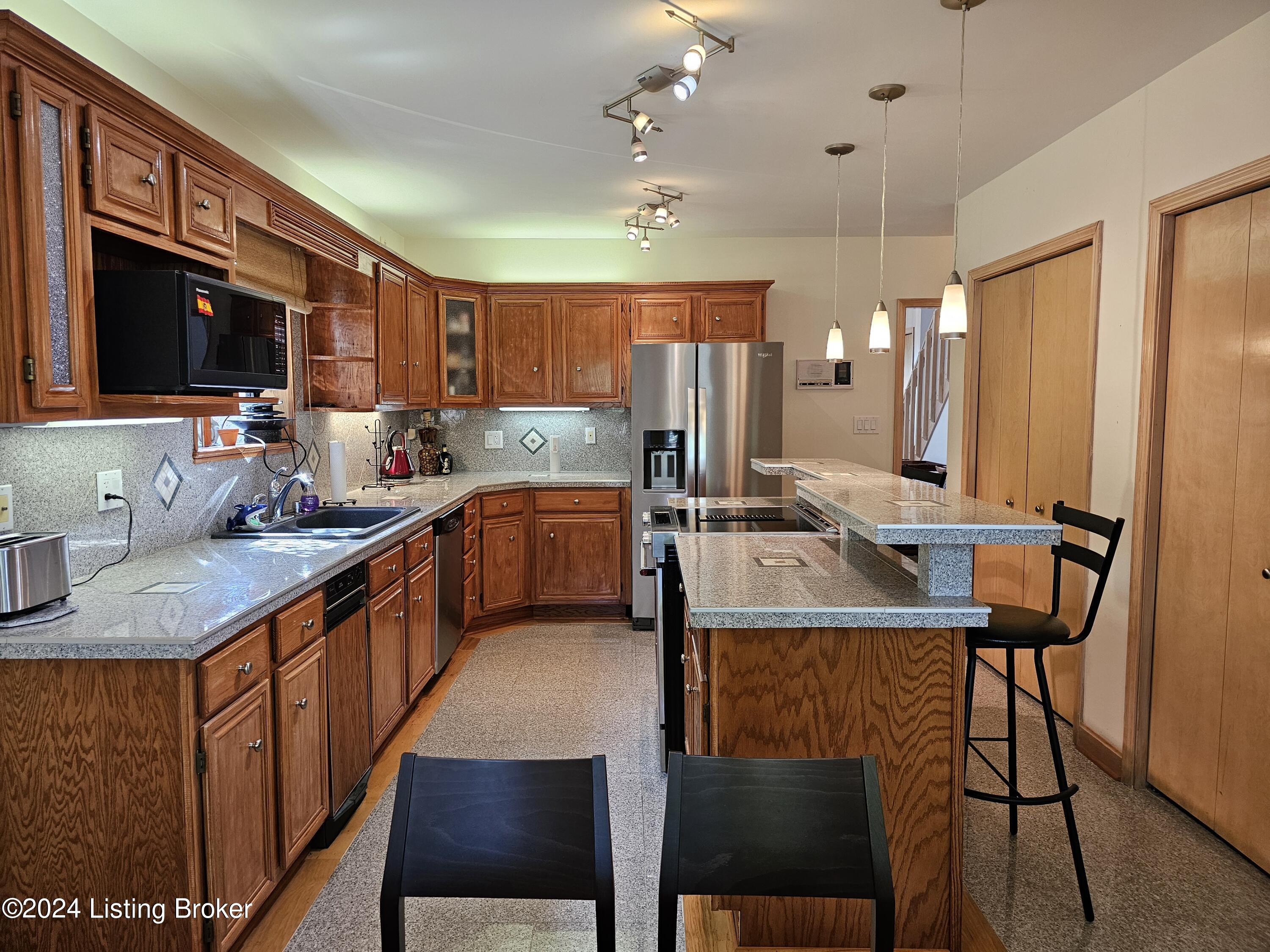 5 Autumn Hill Ct