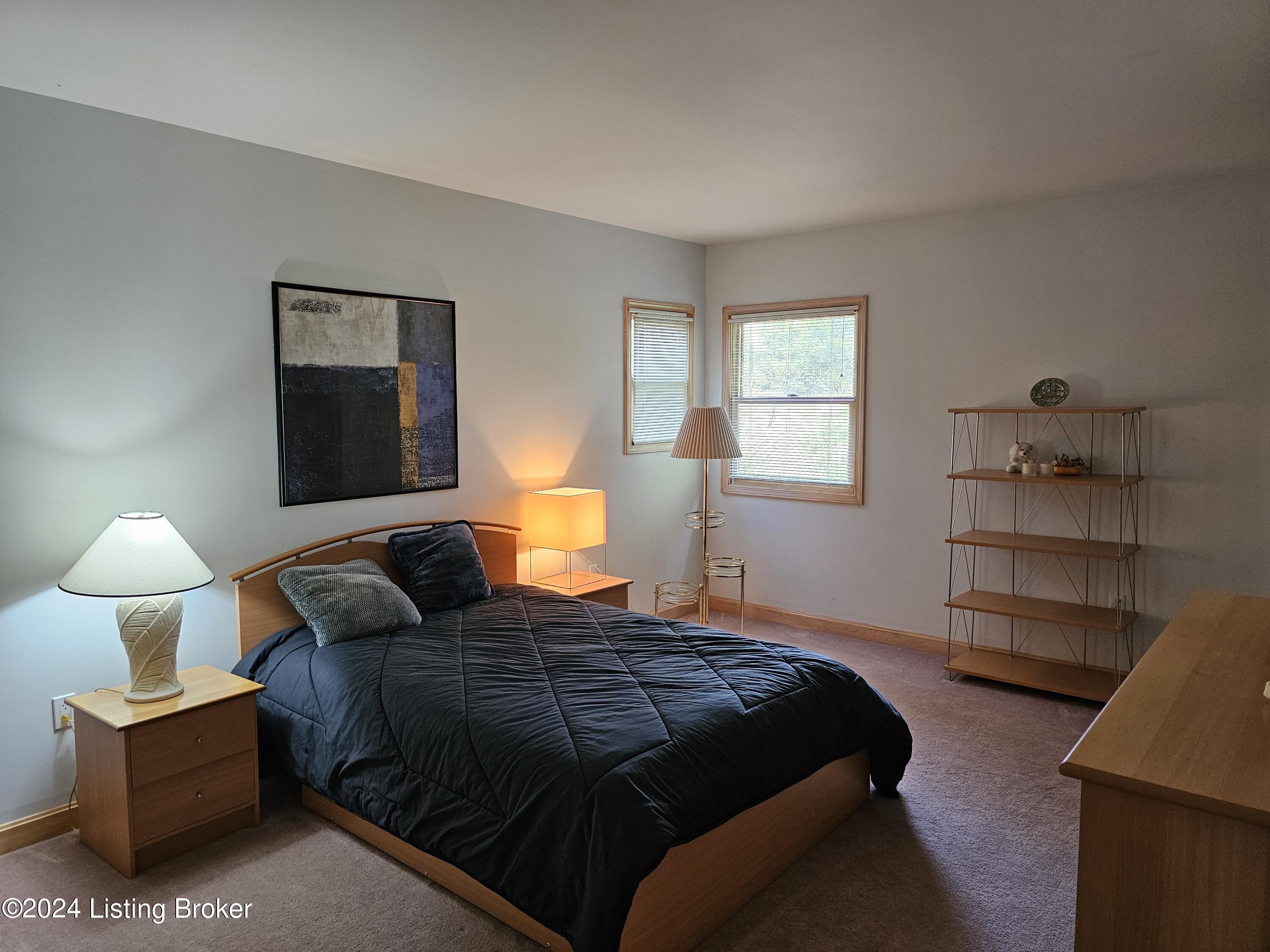 5 Autumn Hill Ct