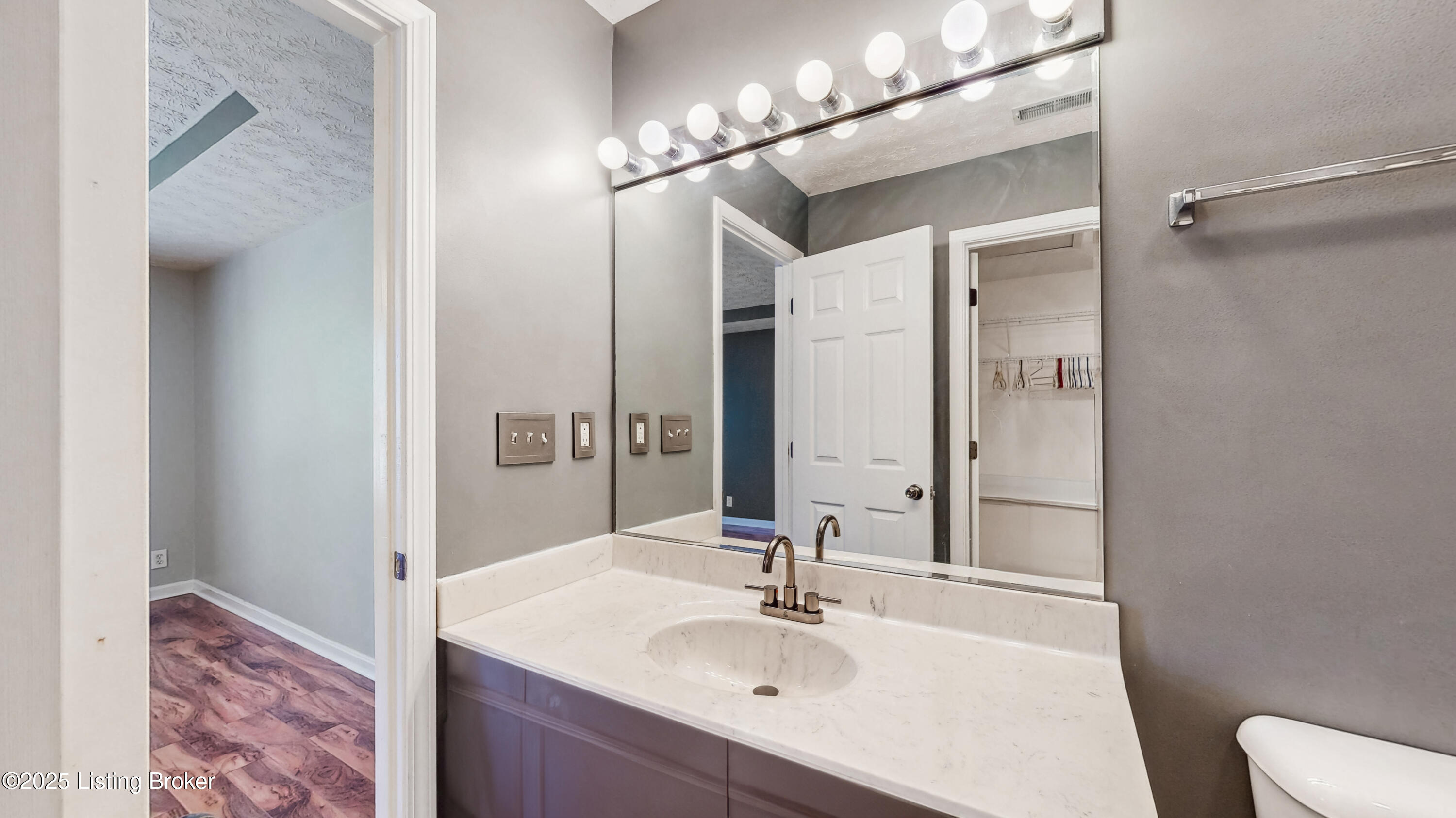 12388 Spring Leaf Ct