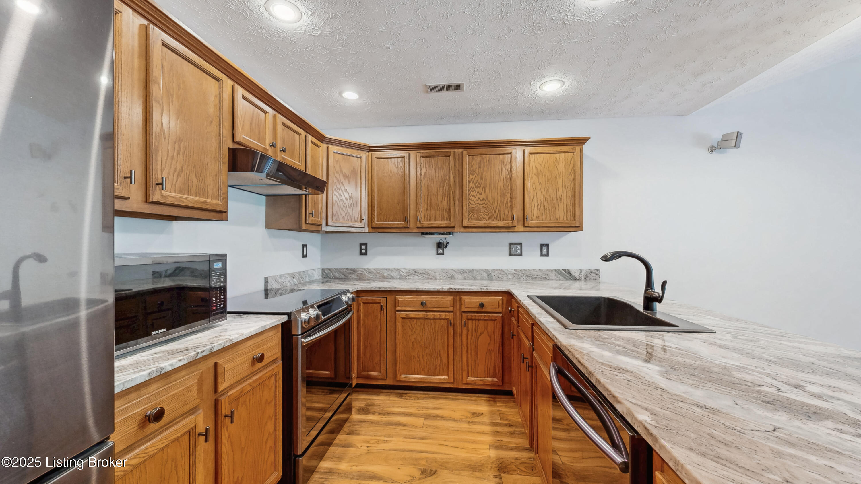 12388 Spring Leaf Ct