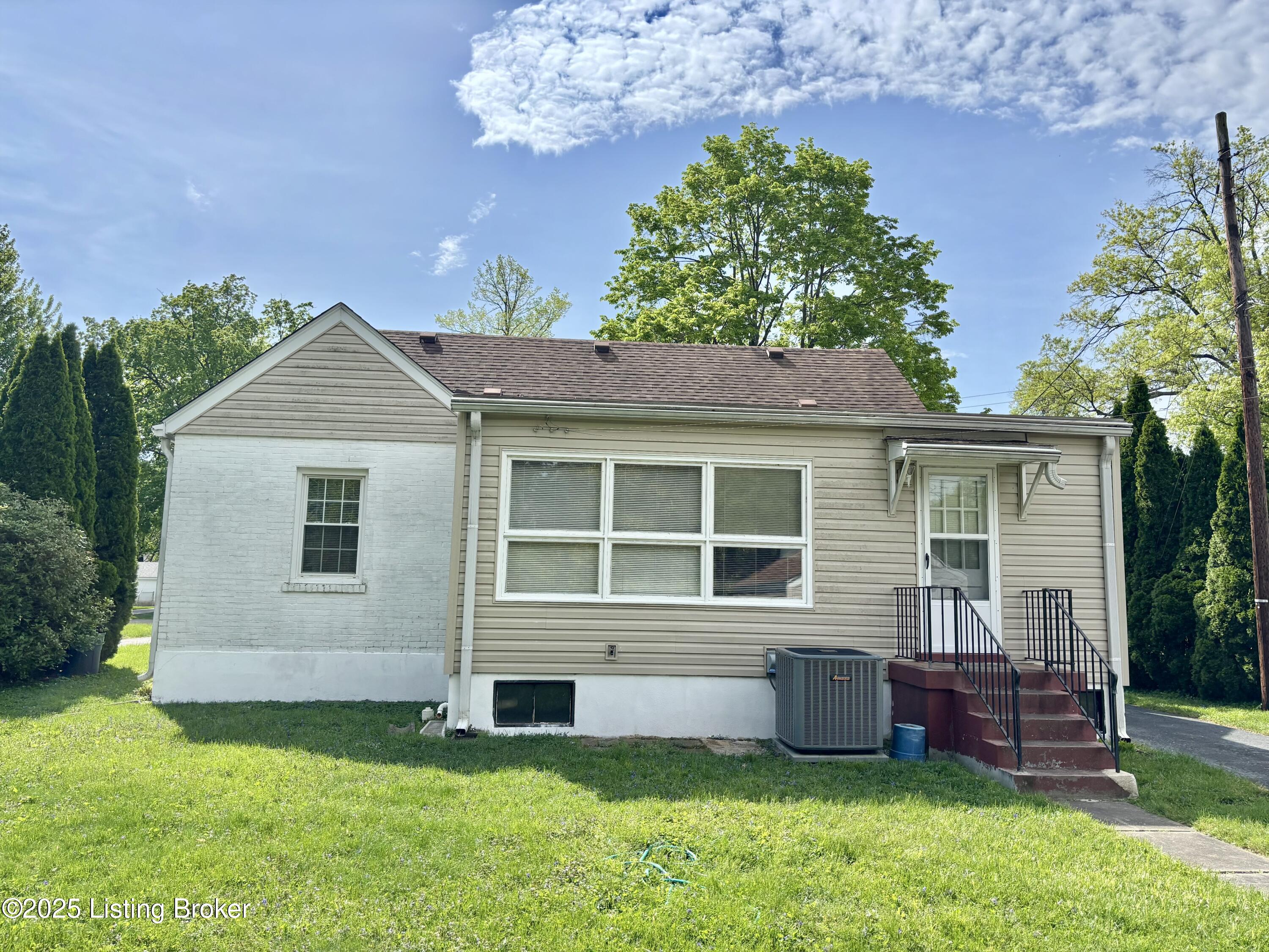 4005 Elmwood Ave