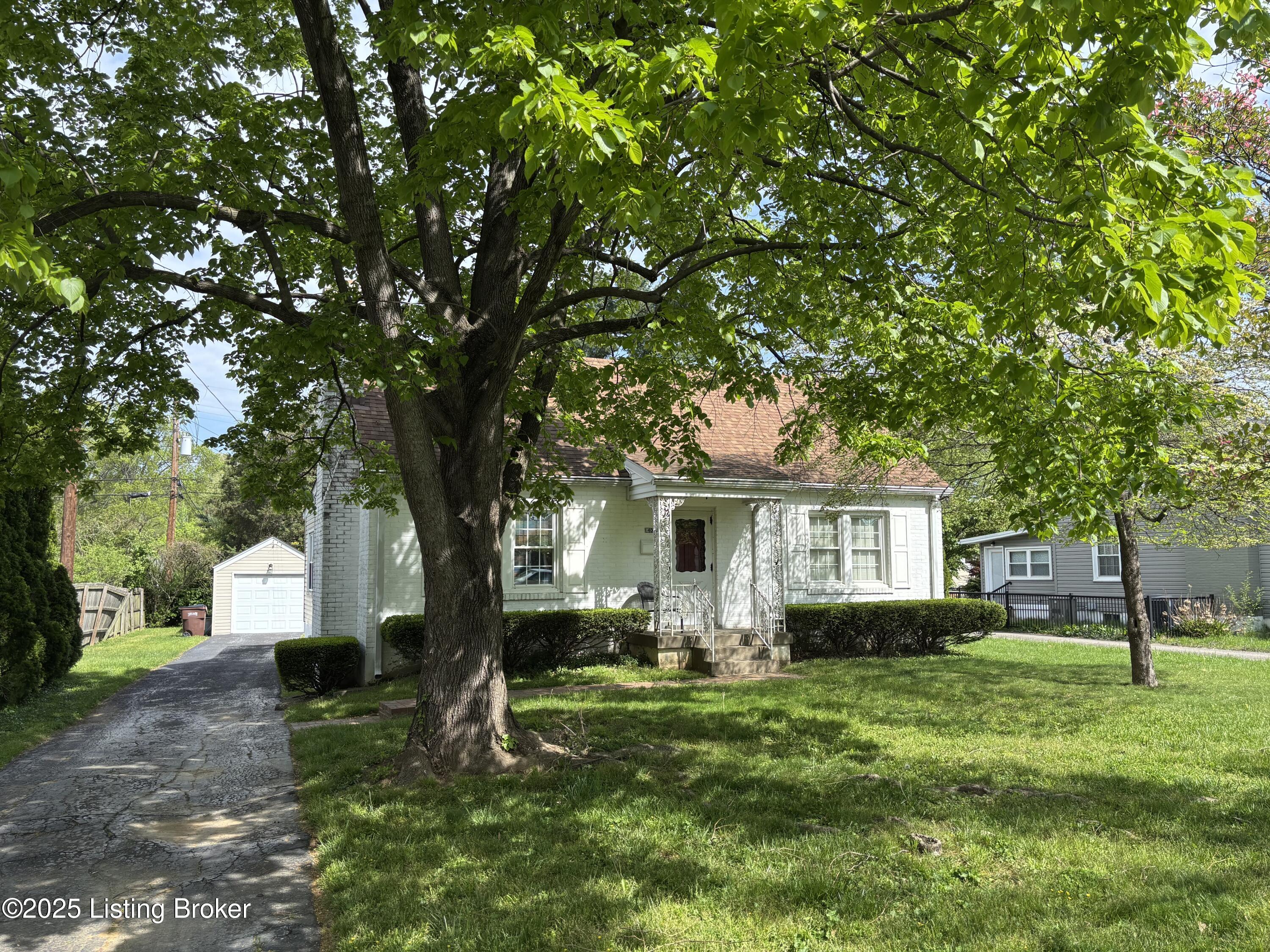 4005 Elmwood Ave