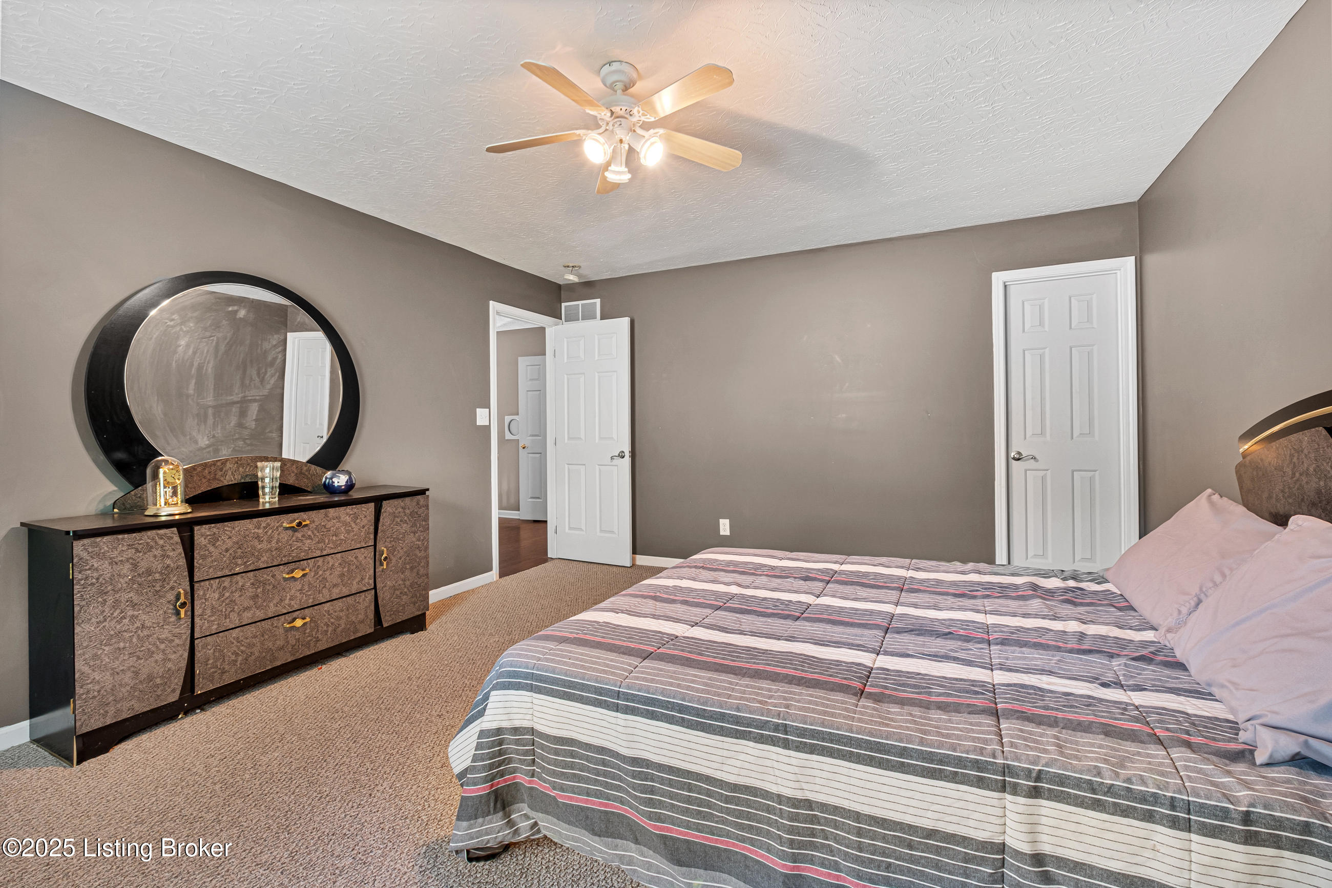 9100 Auburn Woods Ct