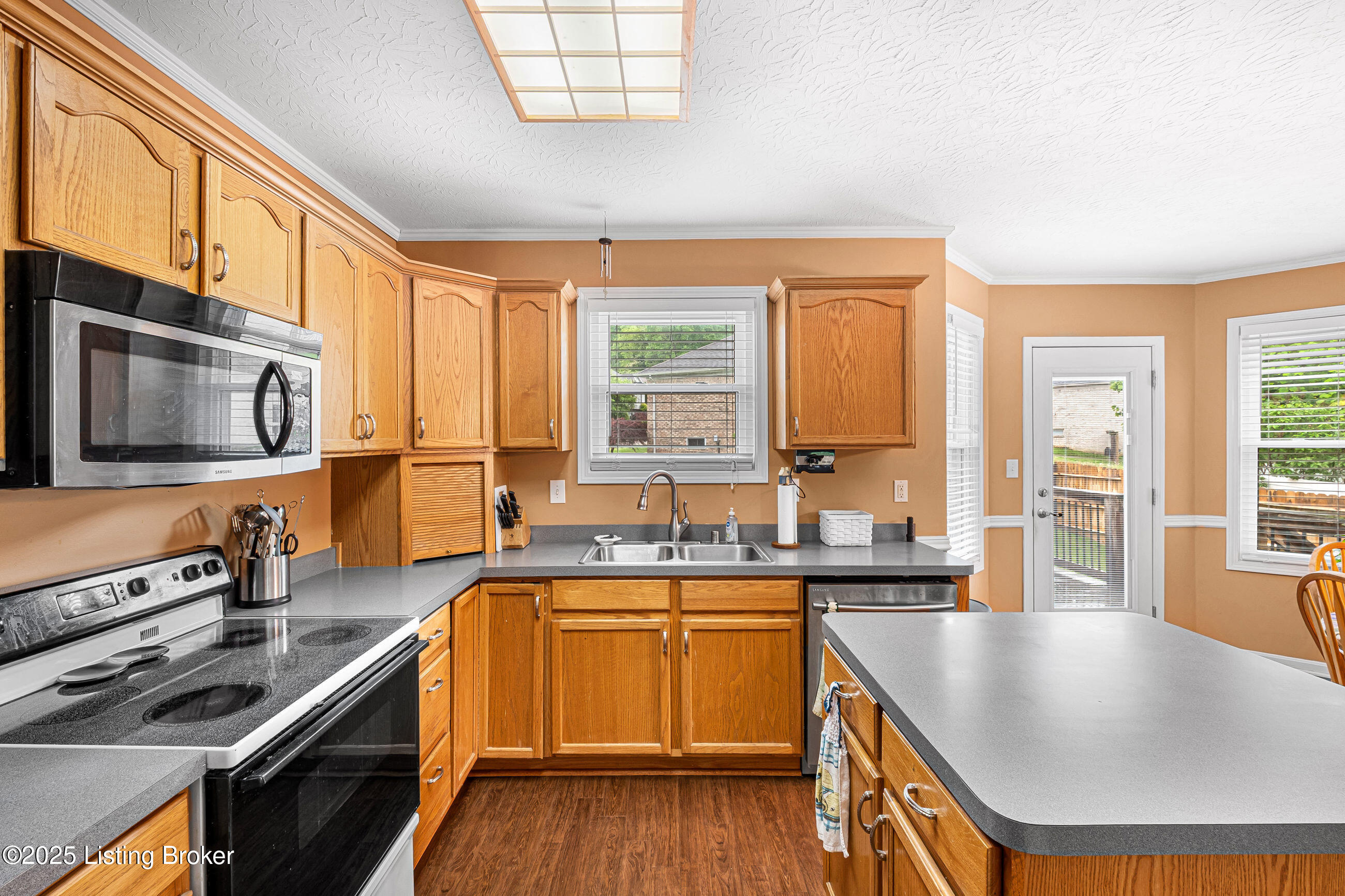 9100 Auburn Woods Ct