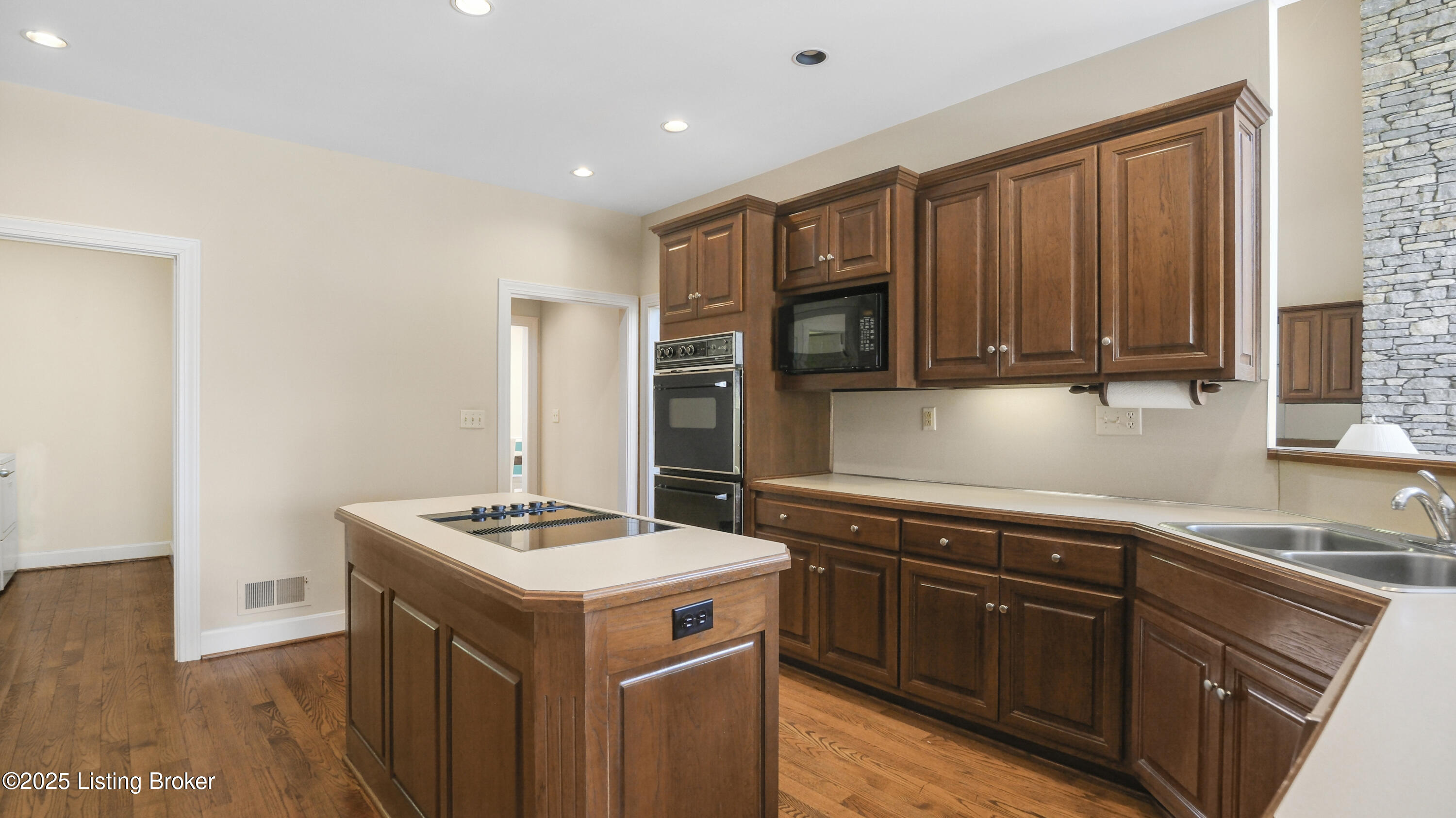 6617 Harrods View Cir