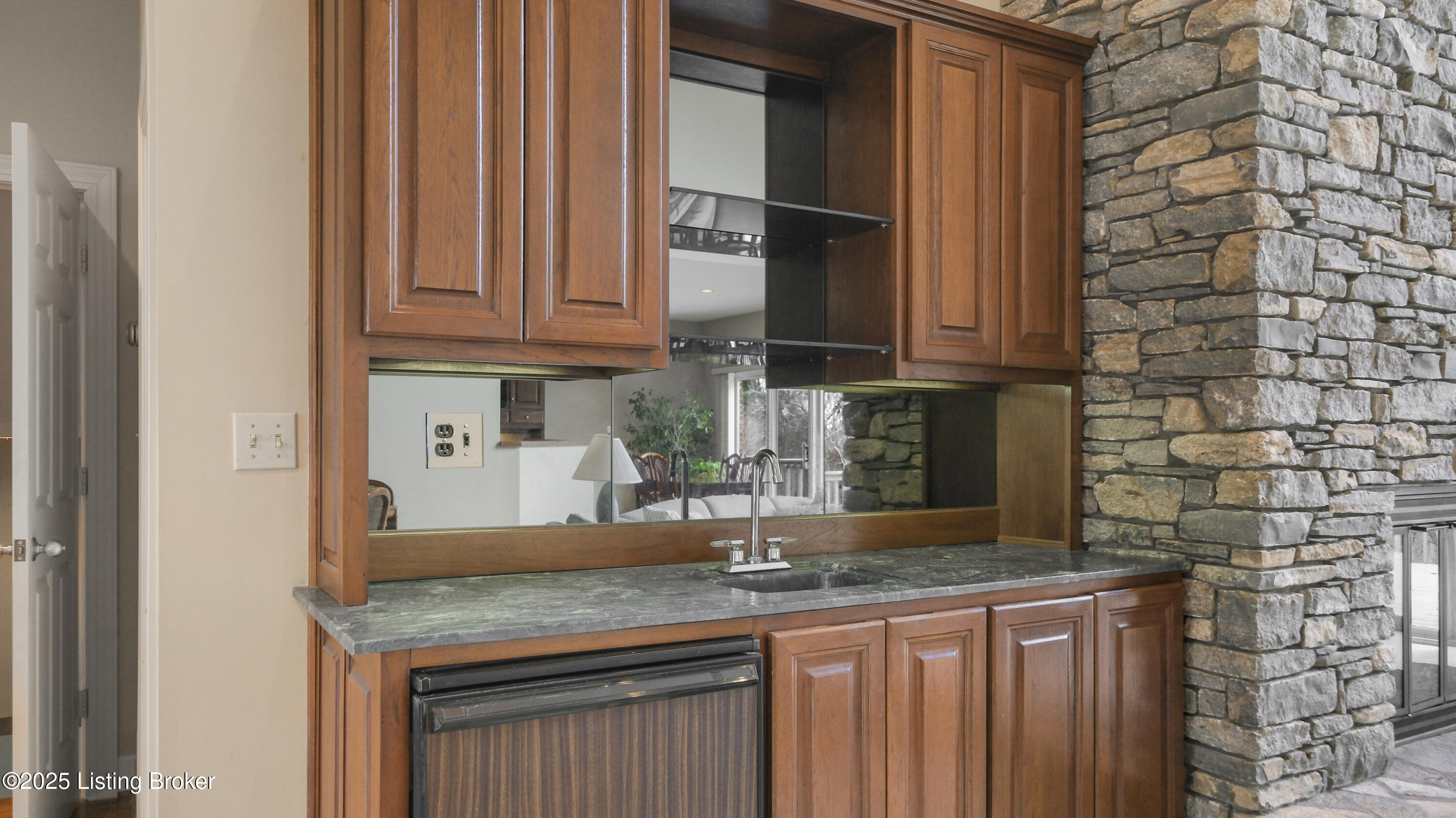 6617 Harrods View Cir