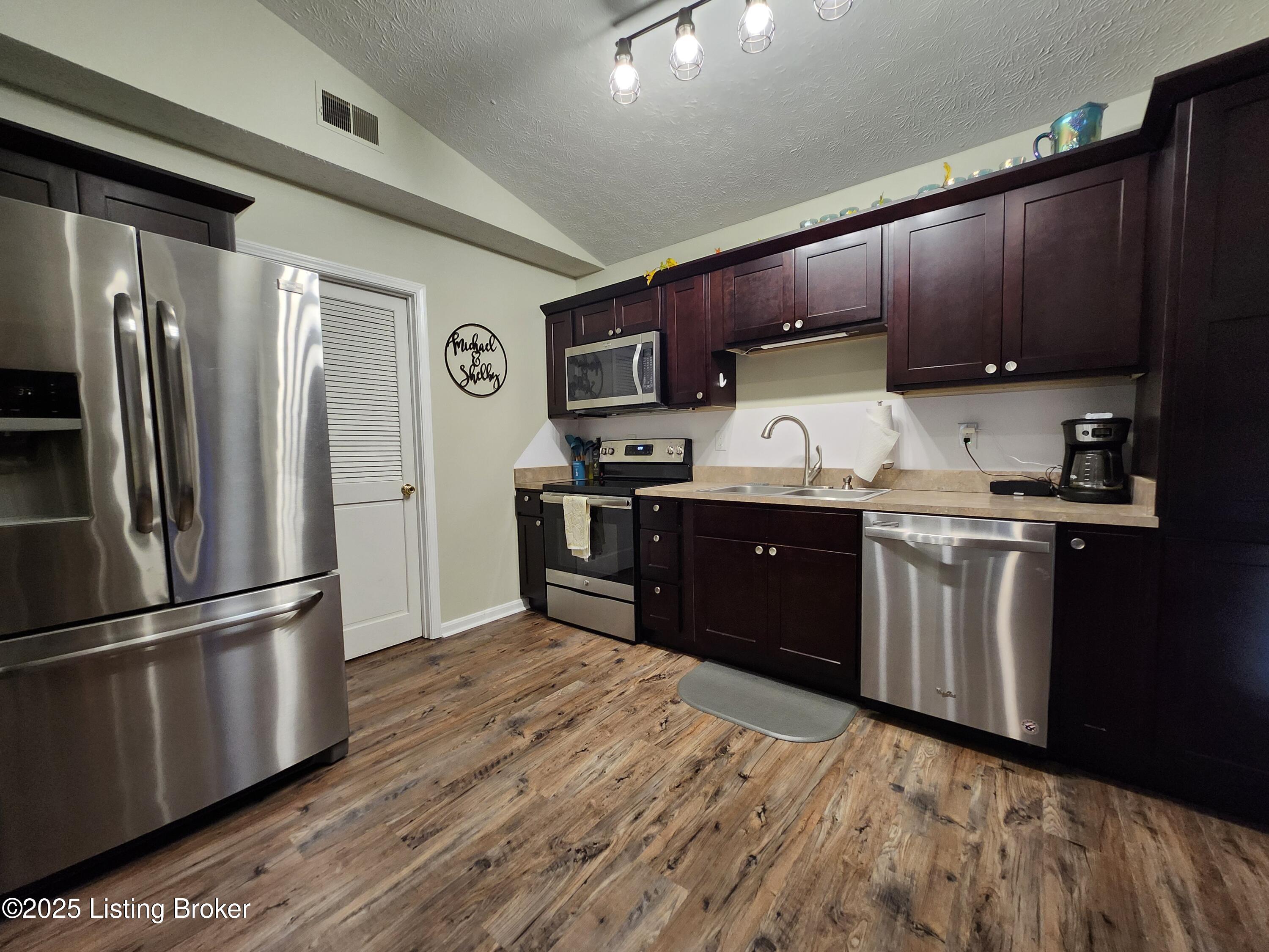 142 Flintstone Ct
