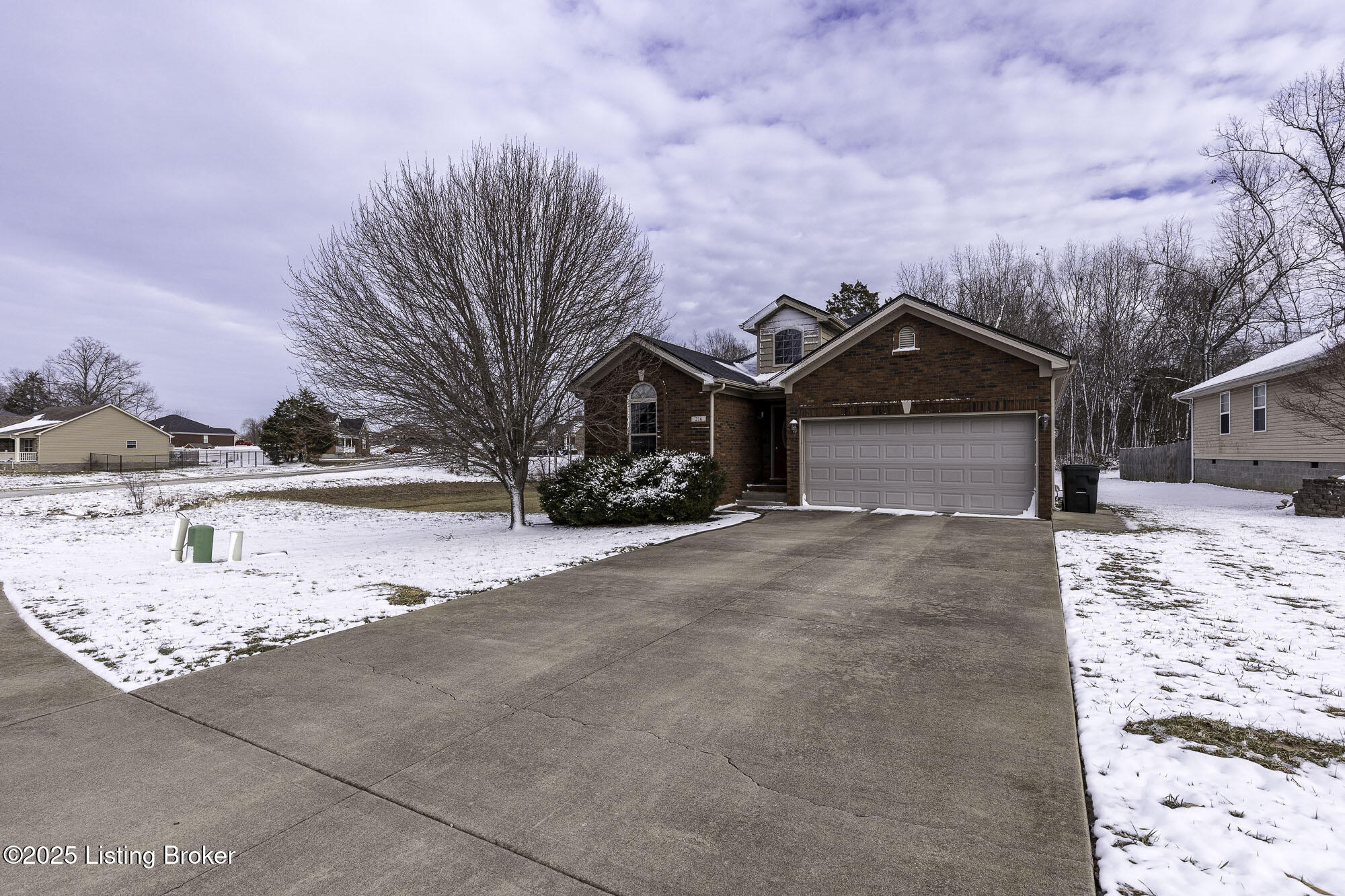 216 Willow Creek Dr
