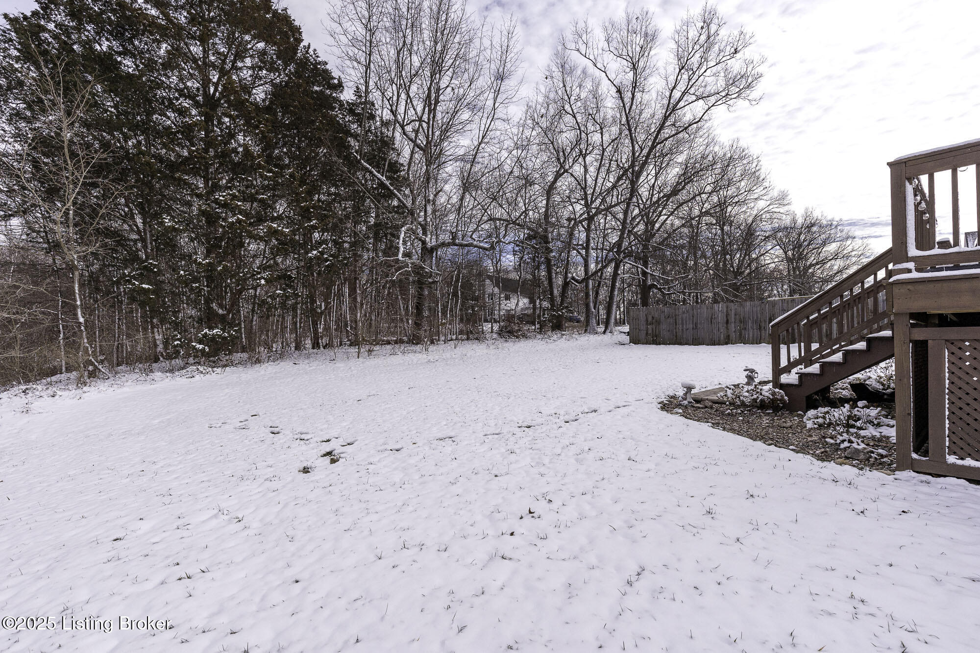 216 Willow Creek Dr